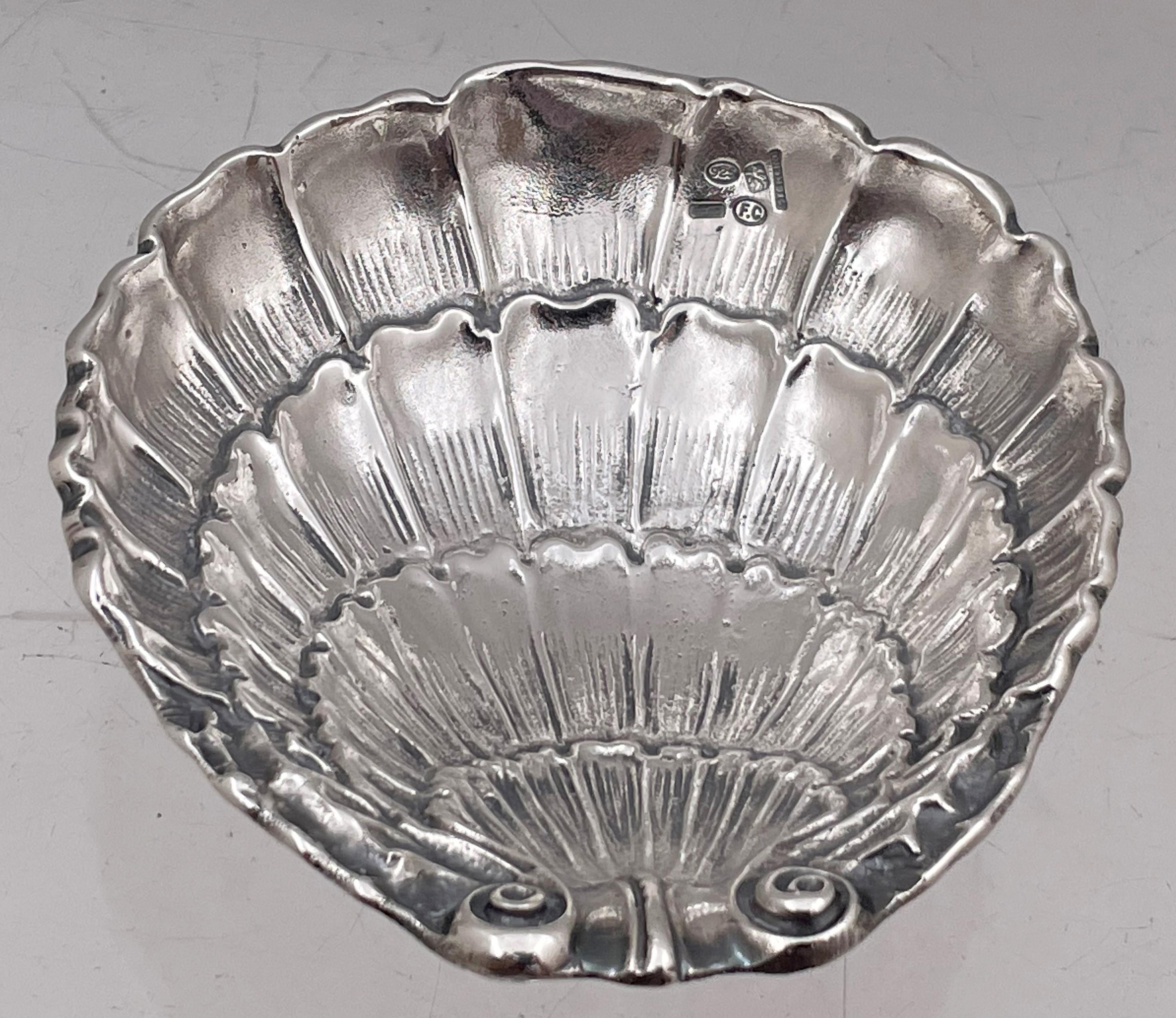 Cacchione Prestigious Italian Sterling Silver Shell-Shaped Nut/ Trinket Dish In Good Condition For Sale In New York, NY