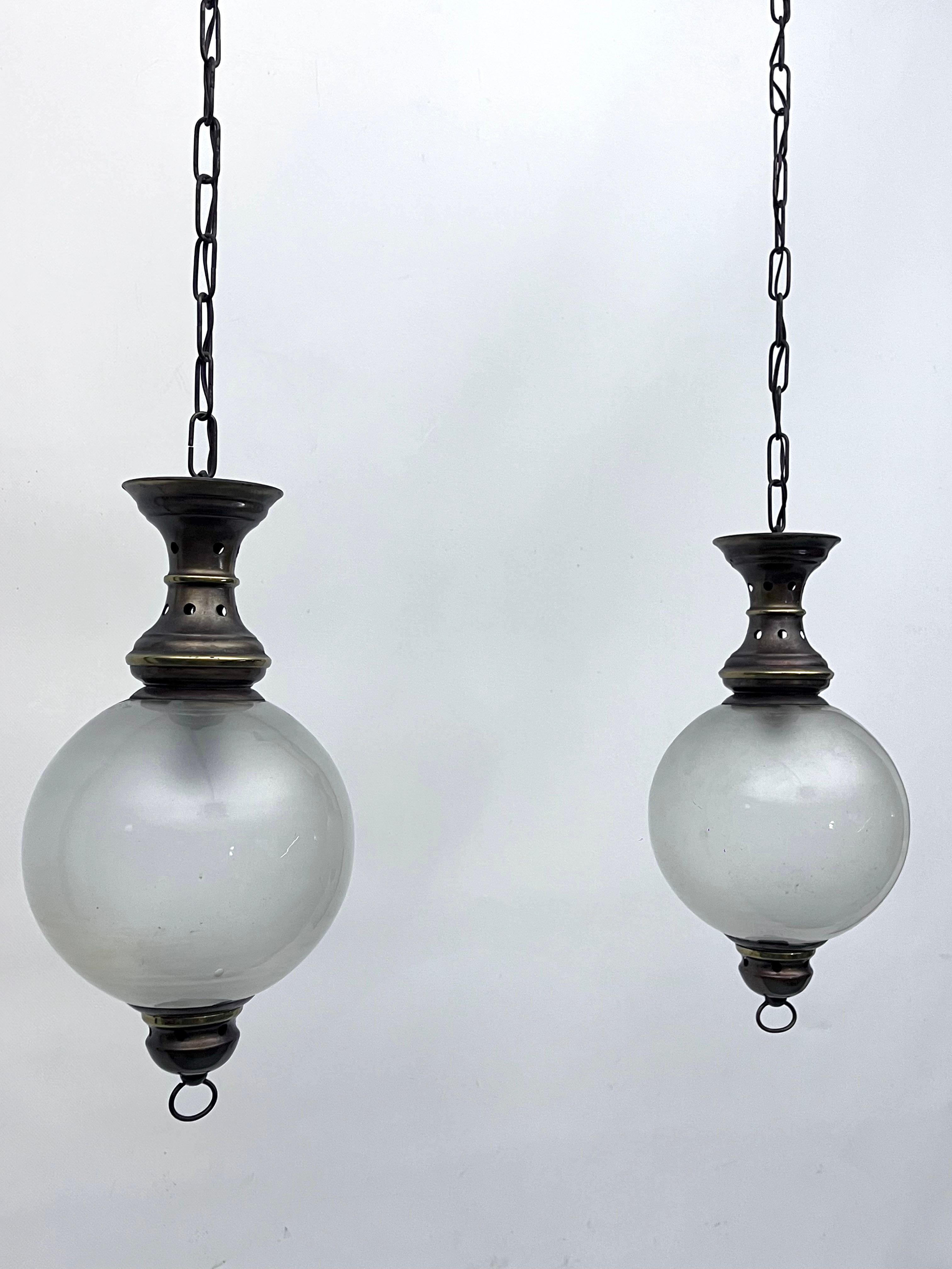 Caccia Dominioni manner, Pair of Mid-Century brass pendant lights. Italy 1950s For Sale 2