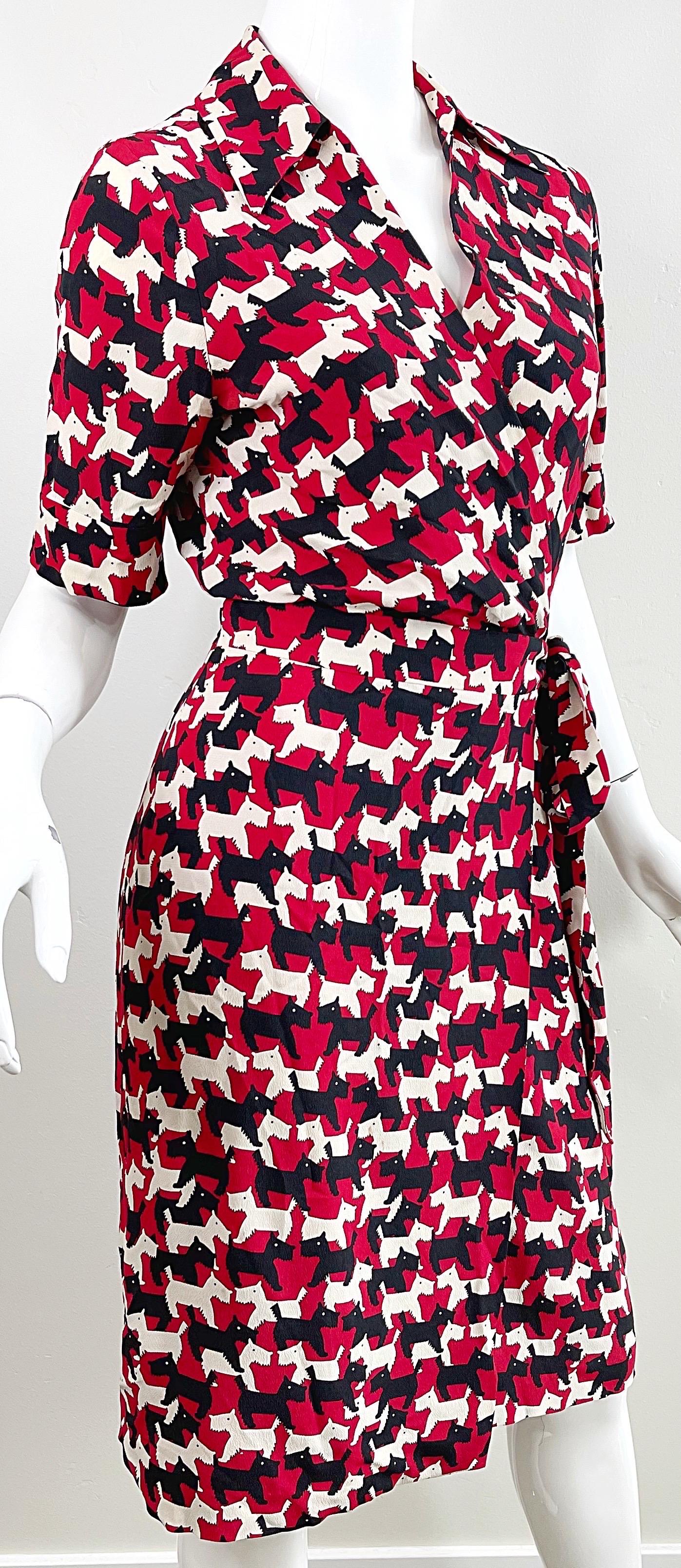 Red Cacharel 2000s Size 10 Scottish Terrier Novelty Dog Print Vintage Wrap Dress For Sale