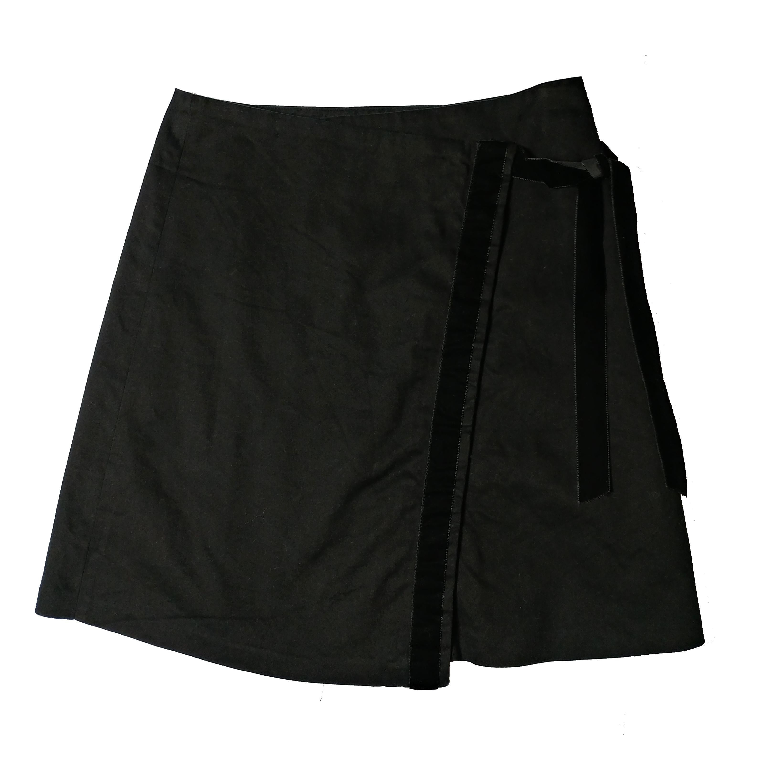 CACHAREL - Black Cotton Wrap Mini Skirt  Size 0US 34EU In Good Condition For Sale In Cuggiono, MI