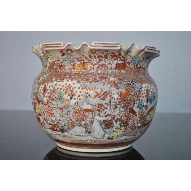 Japanese enameled terracotta cachepot from the 1900s called Satsuma, decorated with characters and serrated edges. Dimension height 18 cm for a diameter of 24 cm.

Additional information:
Material: Terracotta
Style: Asian.