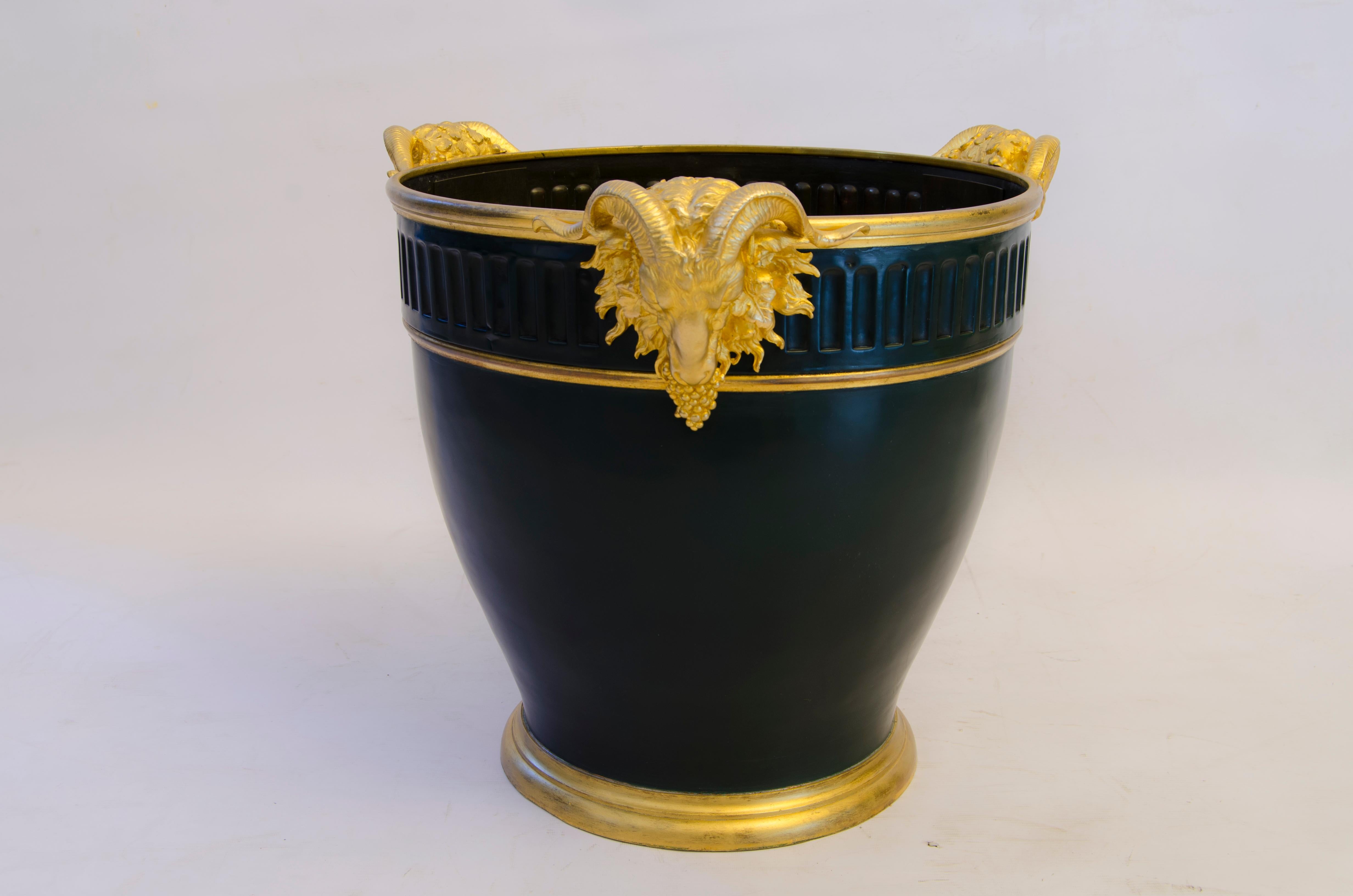 Cache-pot made of pompeian green patinated bronze with decorations of fauns and gold mercury details. Made by Charles Christofle (1805-1863), in the 19th century, Napoleon 3rd style. Signed CHRISTOFLE ET CIE ORFEVRES.

Its factory was inaugurated