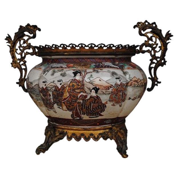 Cache-pot Cadre en bronze Satsuma du Japon ancien