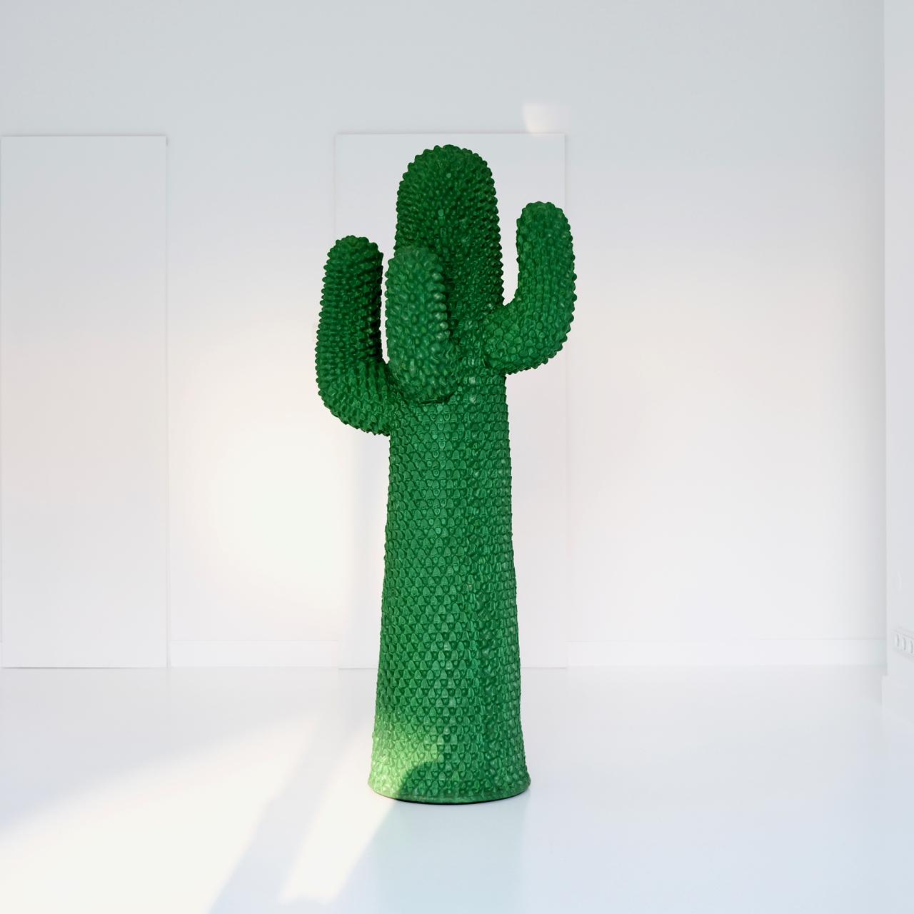 Original, rare four-armed coat stand Gufram ‘Cactus', produced in 1986 as number 640 of a series of 2000, in soft polyurethane, finished by hand in the original emerald green Guflac in a very good original condition. Label stamped at the bottom: