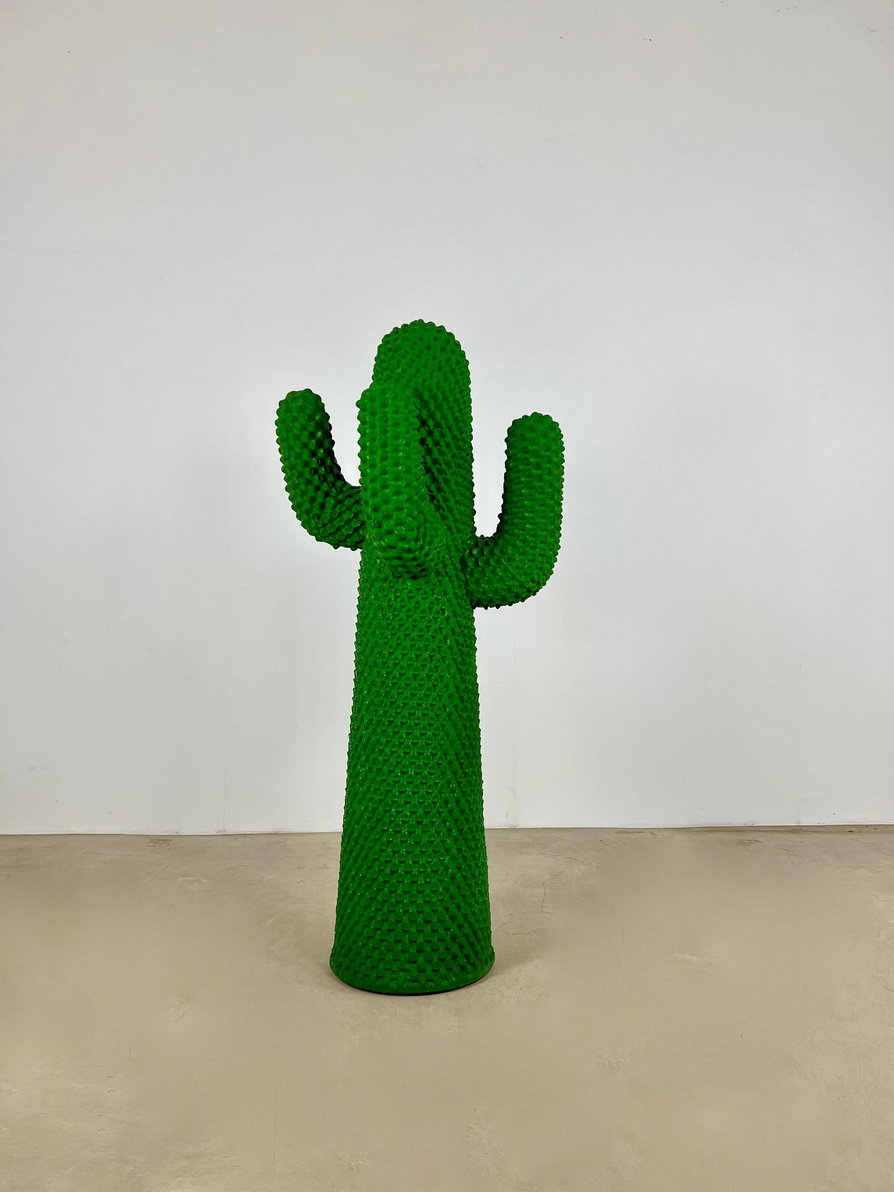 Cactus shaped coat rack in polyester, stamped Guido Drocco by Gufram N 81 

Wear due to time and age of the cactus.