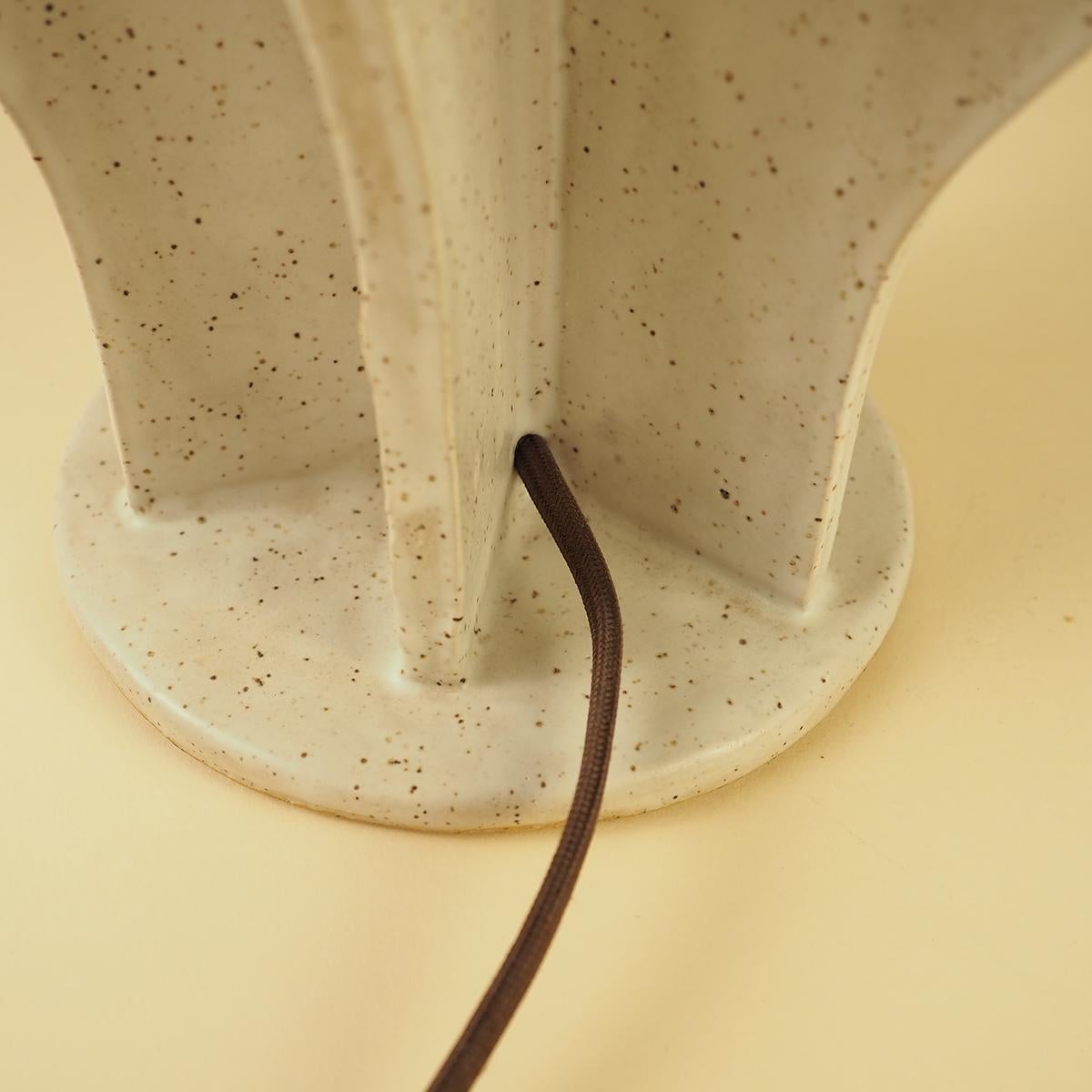 Kaktus Lampe von Nani Goods Zeitgenössische Kaktus Tischlampe aus Keramik (21. Jahrhundert und zeitgenössisch) im Angebot