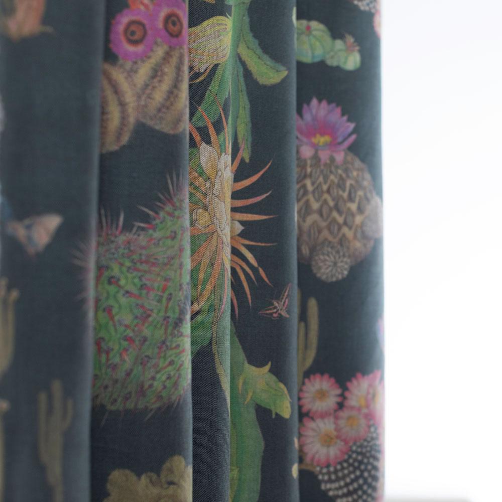 Cactus Mexicains en papier peint botanique au carbone Neuf - En vente à Kent, GB