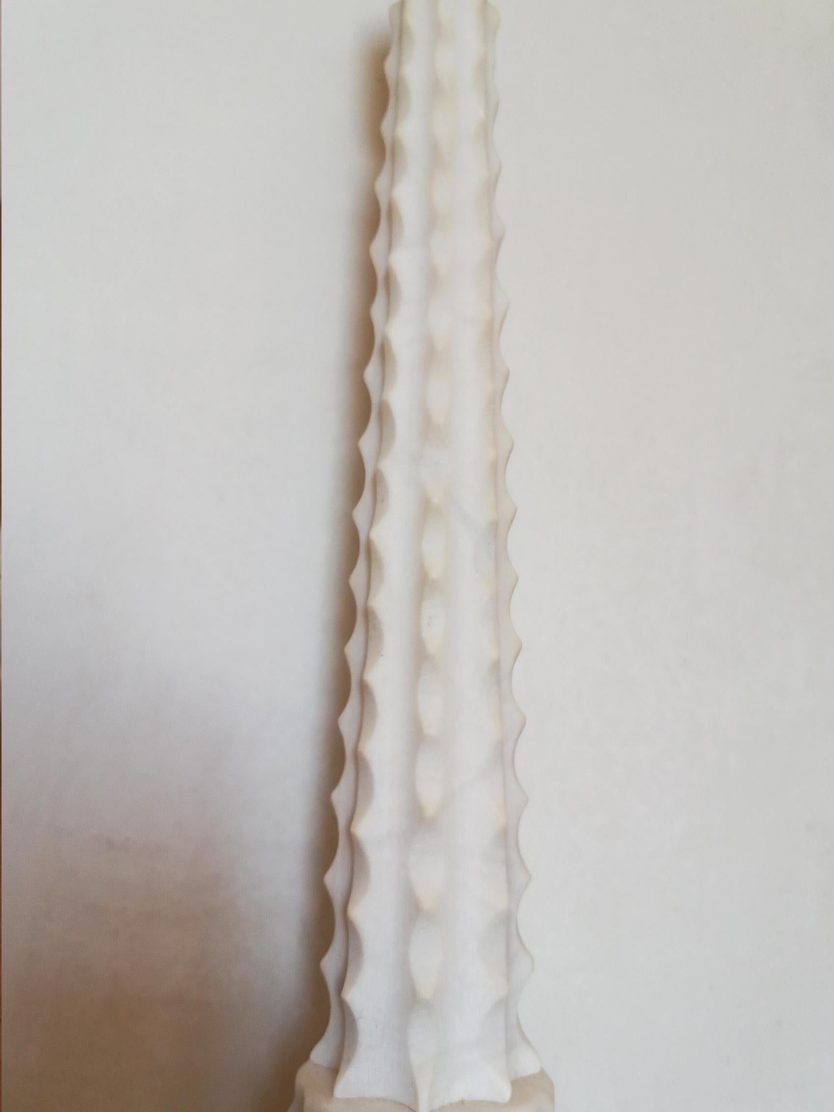 italien Lampe de table Art Déco en albâtre grand format   Blanc  Forme organique, Sculpture en vente