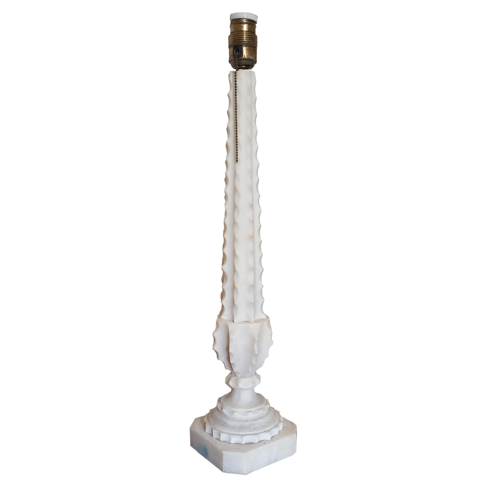 Lampe de table Art Déco en albâtre grand format   Blanc  Forme organique, Sculpture en vente