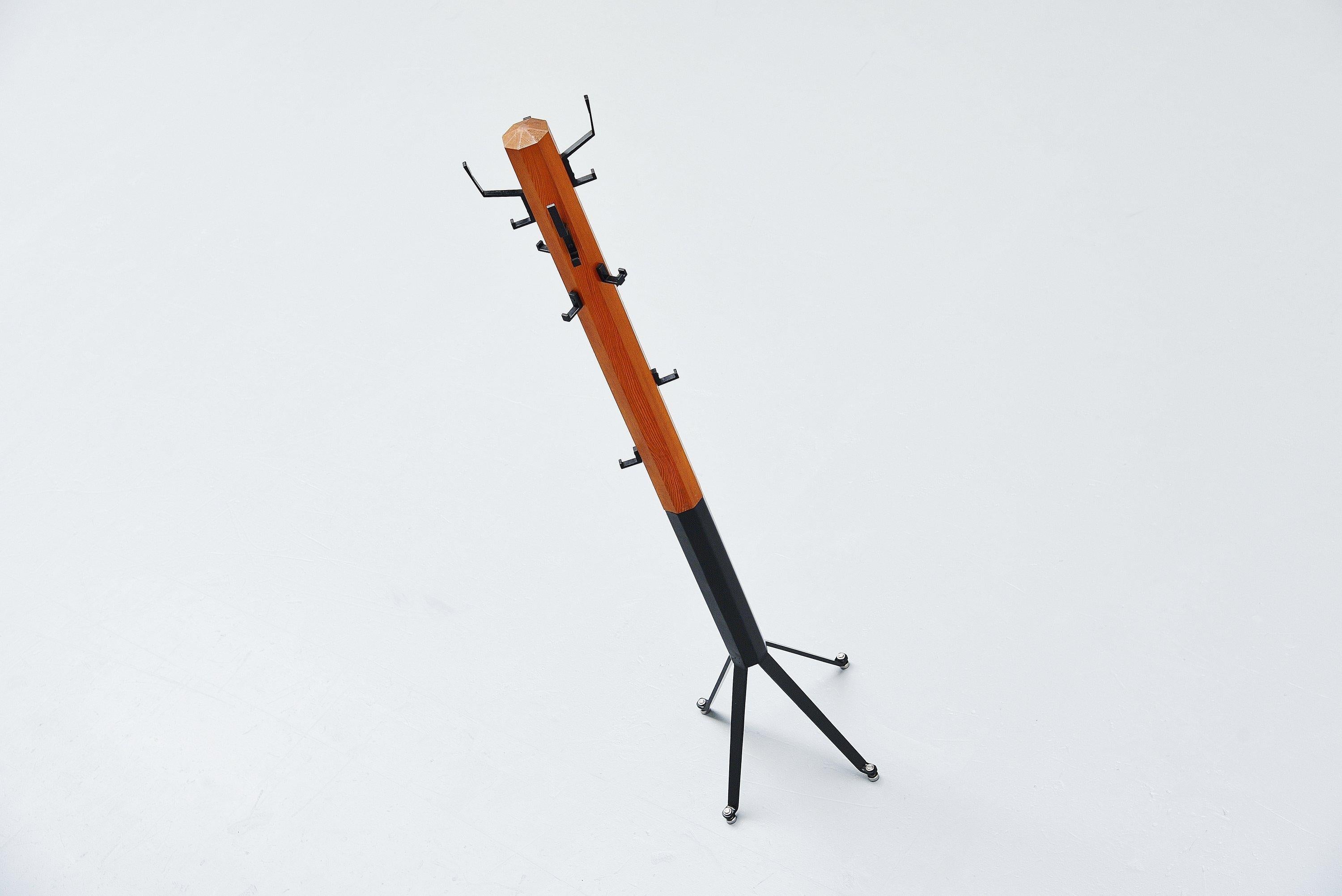 Cactus Shaped Coat Stand in Pine, Sweden, 1970 In Good Condition In Roosendaal, Noord Brabant