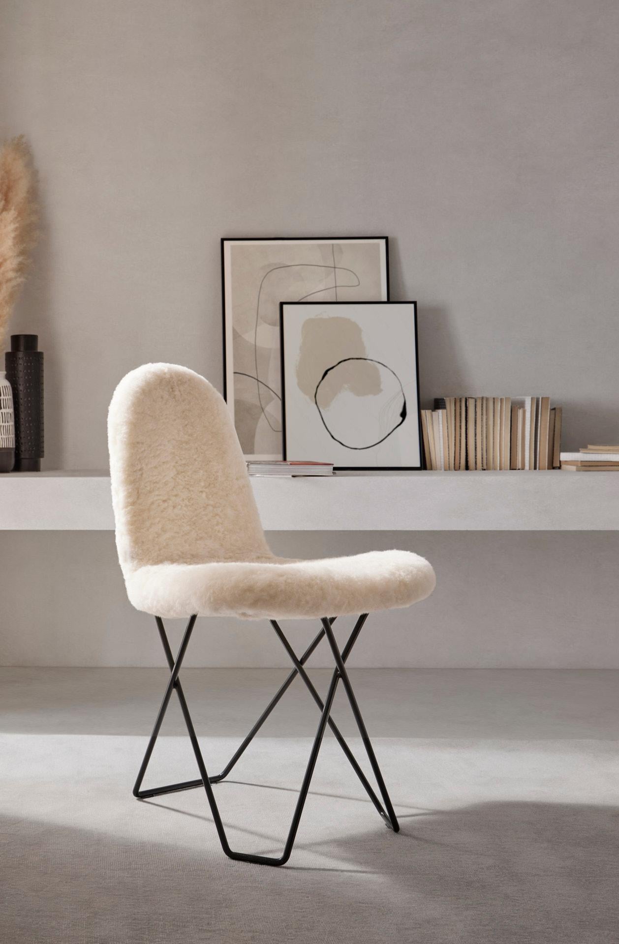 Cactus Sheepskin Dining Chair by Cuero Design In New Condition For Sale In Geneve, CH