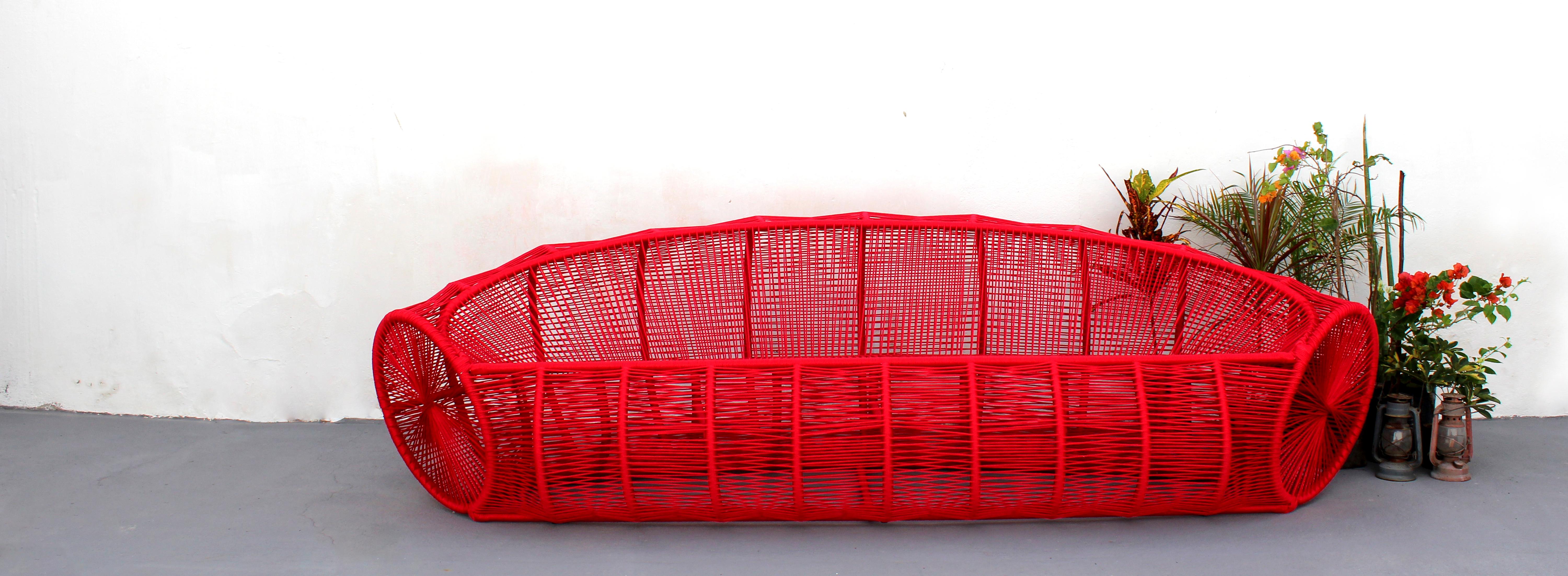 2-seat sofa for external and internal area.

Piece inspired in wicker or liana basket that serves to carry
groceries and is transported by pack animals at the countryside of the Brazilian Northeast.
  