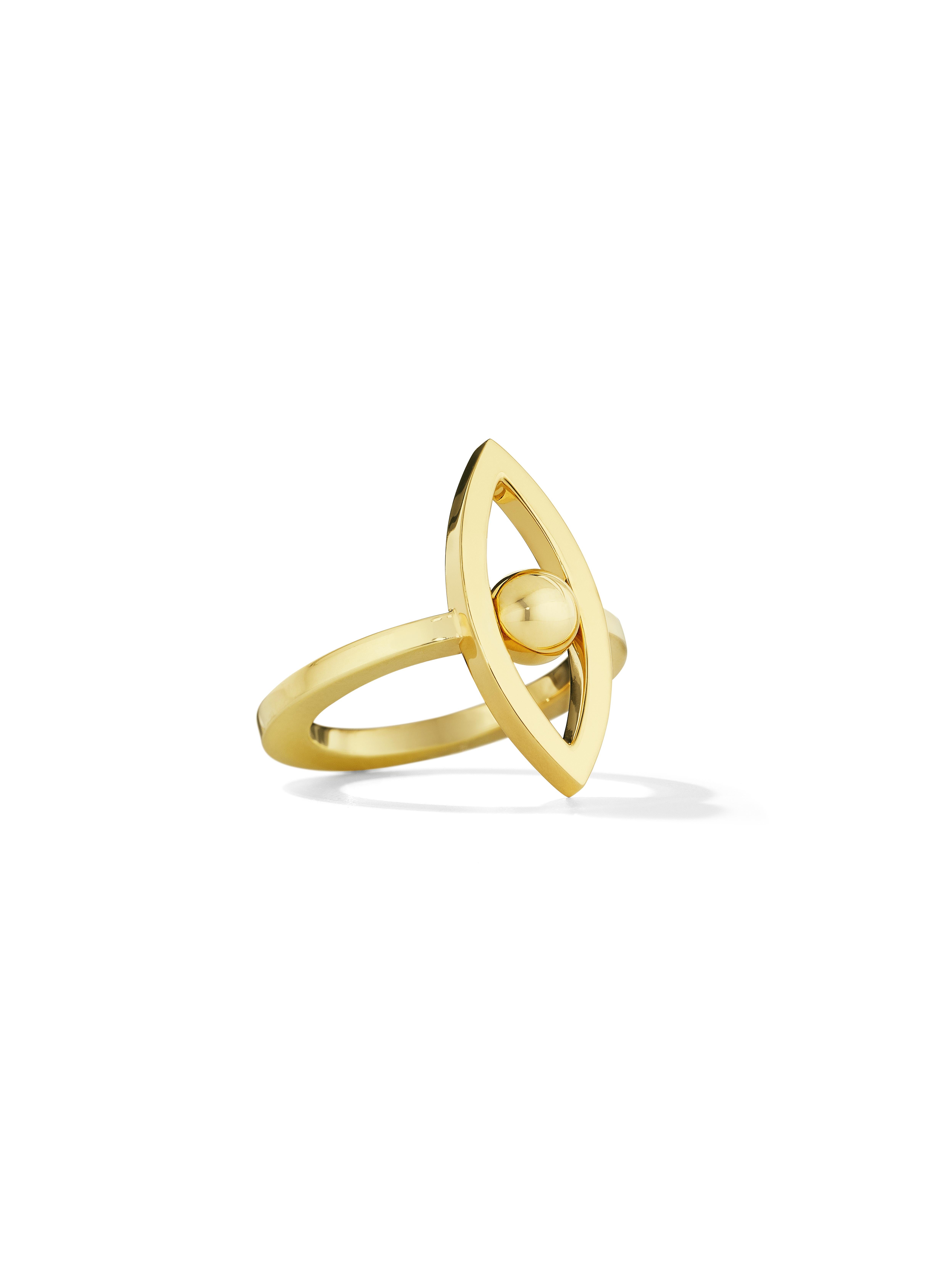 Look inside yourself, great treasures are to be discovered.™ A modern, minimalistic interpretation of the eye makes this ring the ideal piece for daily wear. The white diamond center of the eye can be flipped to reveal a solid yellow gold