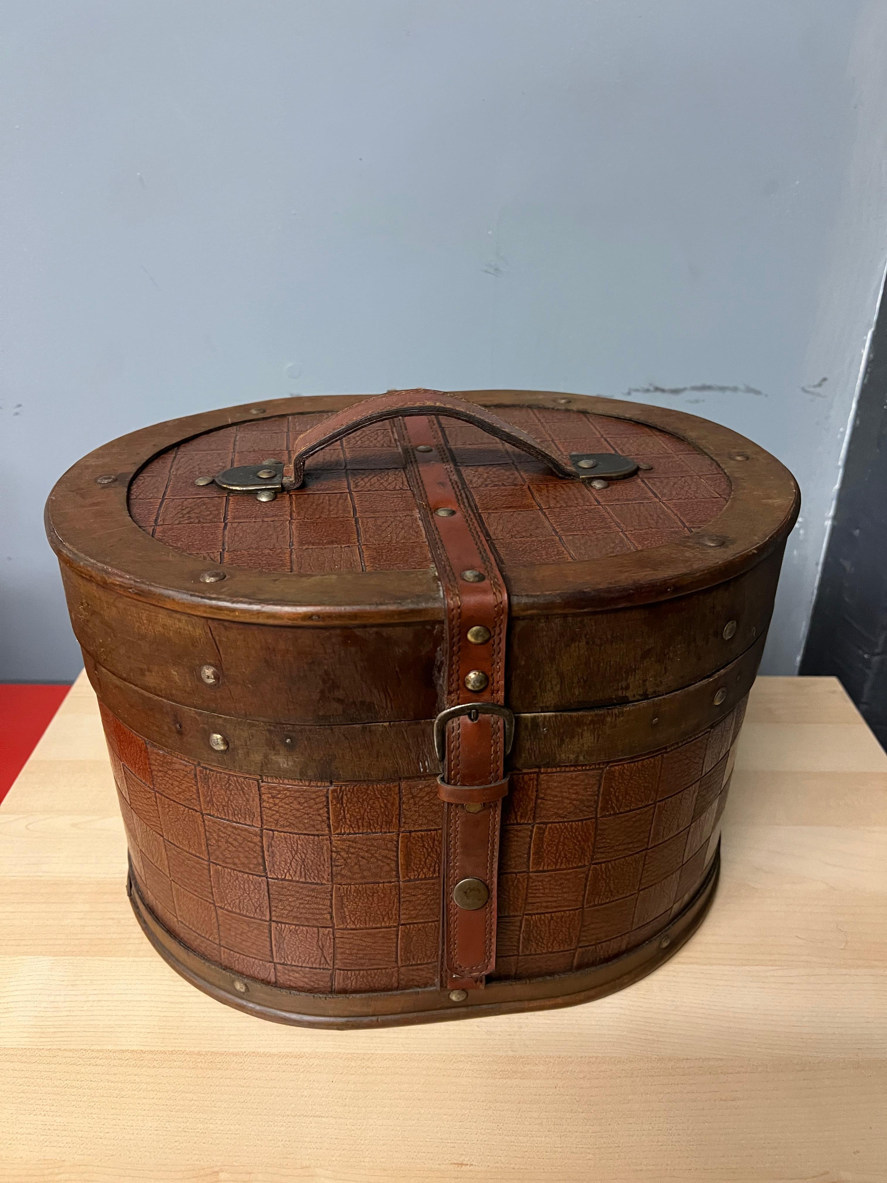 Rustic Caddy with Buckle and Snap Closure For Sale