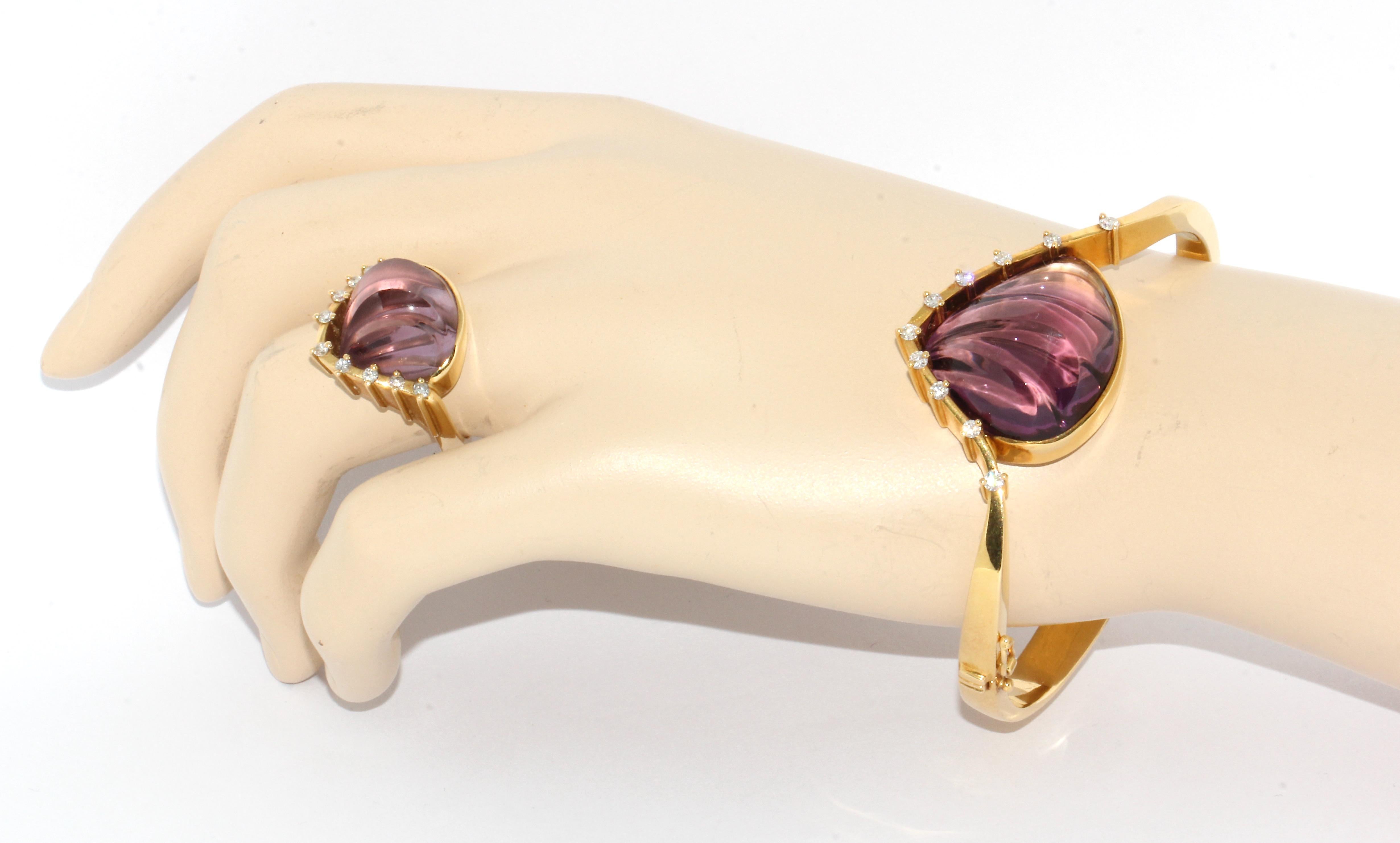 Cadeaux Jewelry, 18 Karat Gold Ring Set with Large Amethyst and Diamonds In Good Condition For Sale In Berlin, DE