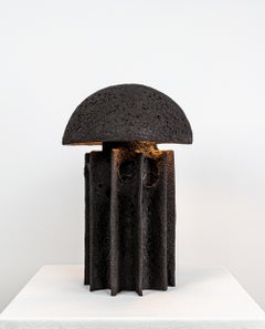 Lampada da tavolo a cupola in ceramica CADEN, smalto lavico nero ad alta struttura, di Kalin Asenov