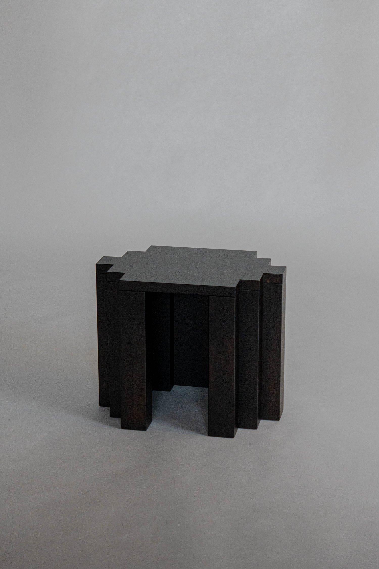 Autre Tabouret Cadence 55 en chêne européen brun foncé par Mokko Amsterdam en vente