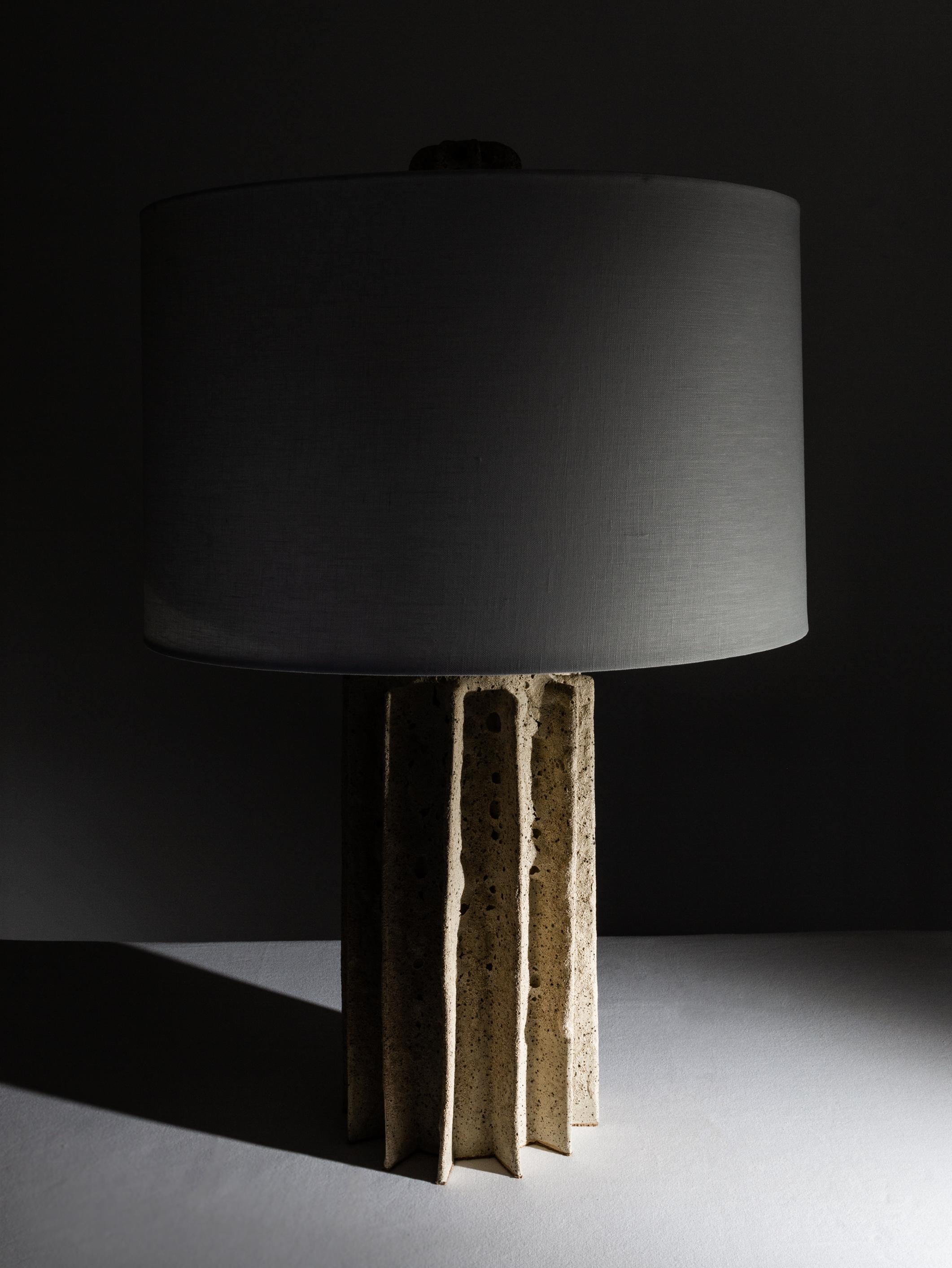 Lámpara de mesa CADEN_shade, Coralstone White Lava, lámpara construida a mano por Kalin Asenov en venta 2