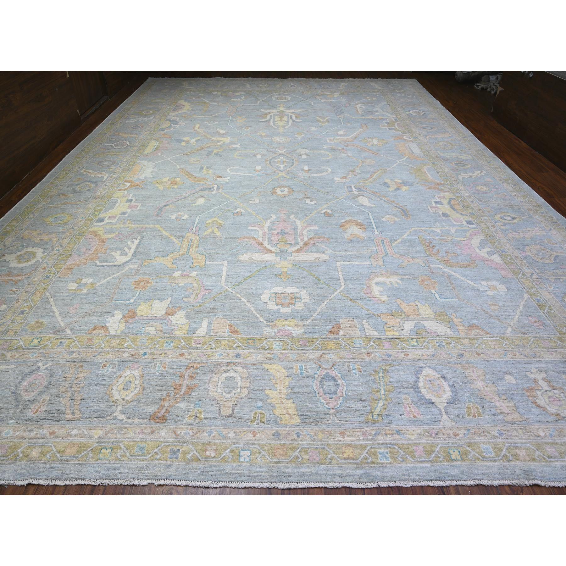 Ce fabuleux tapis noué à la main a été créé et conçu pour une résistance et une durabilité accrues. Ce tapis a été fabriqué à la main pendant des semaines selon la méthode traditionnelle qui est utilisée pour faire des
Taille exacte du tapis en