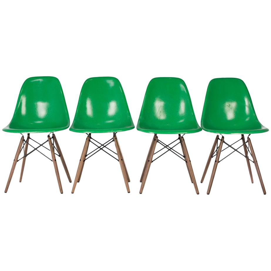 Cadmium Green Set of 4 Herman Miller Eames DSW Dining Side Shell Chair For Sale