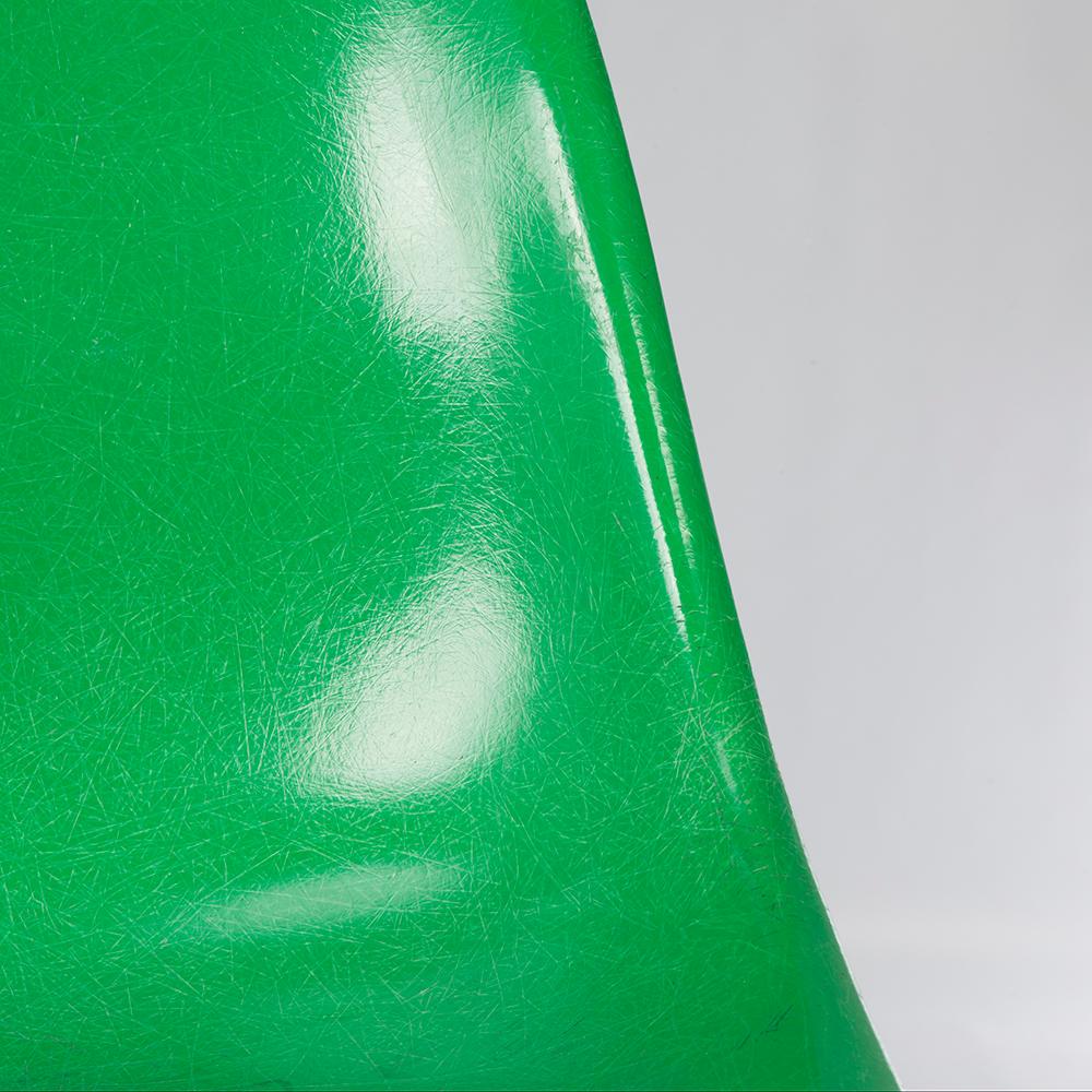 Cadmium Green Set '6' Herman Miller Eames DSW Dining Side Shell Chair In Good Condition For Sale In Loughborough, Leicester