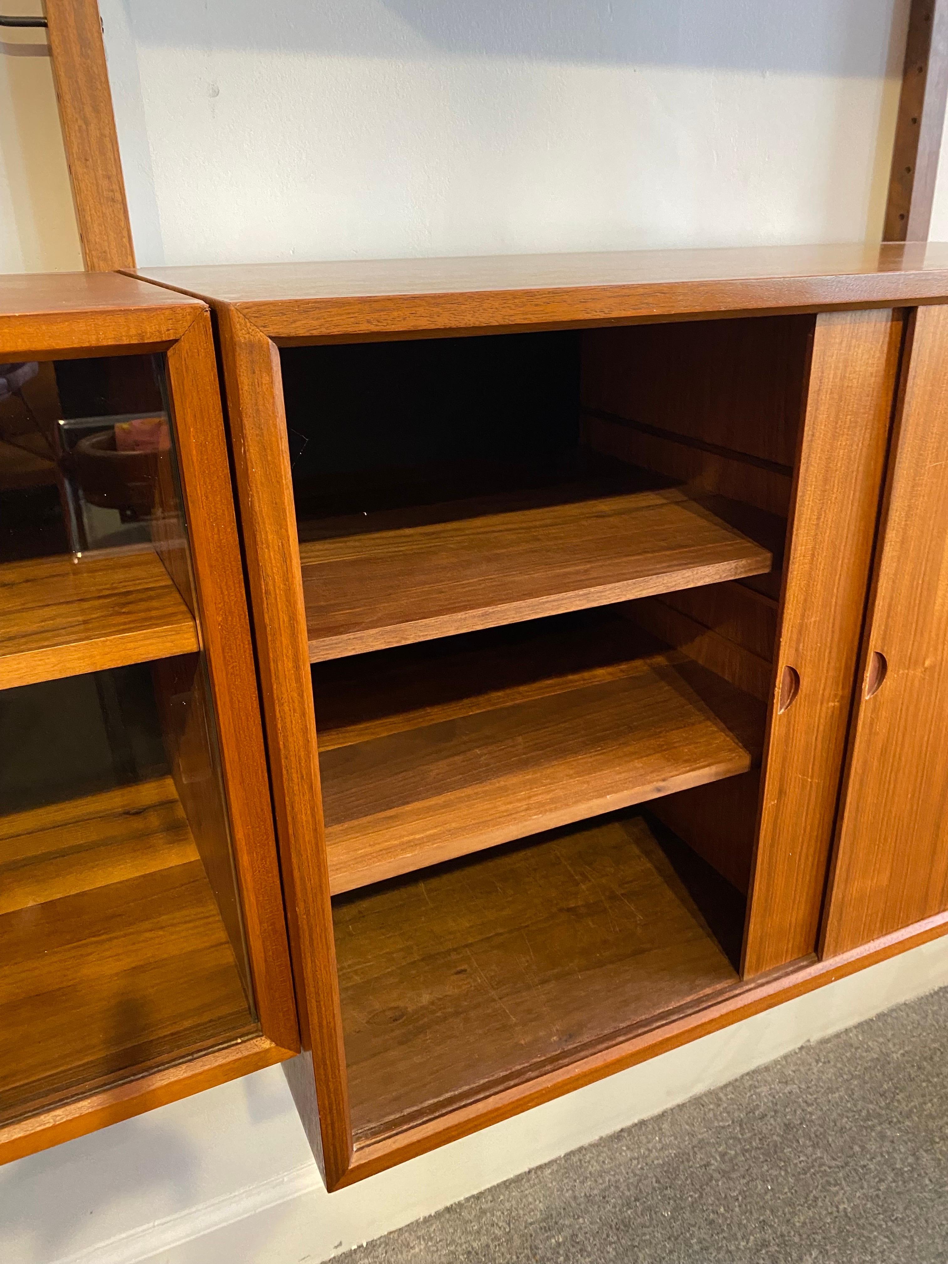 Cado 2 Bay-Regal von Poul Cadovius Royal System, Dänemark (Dänisch)