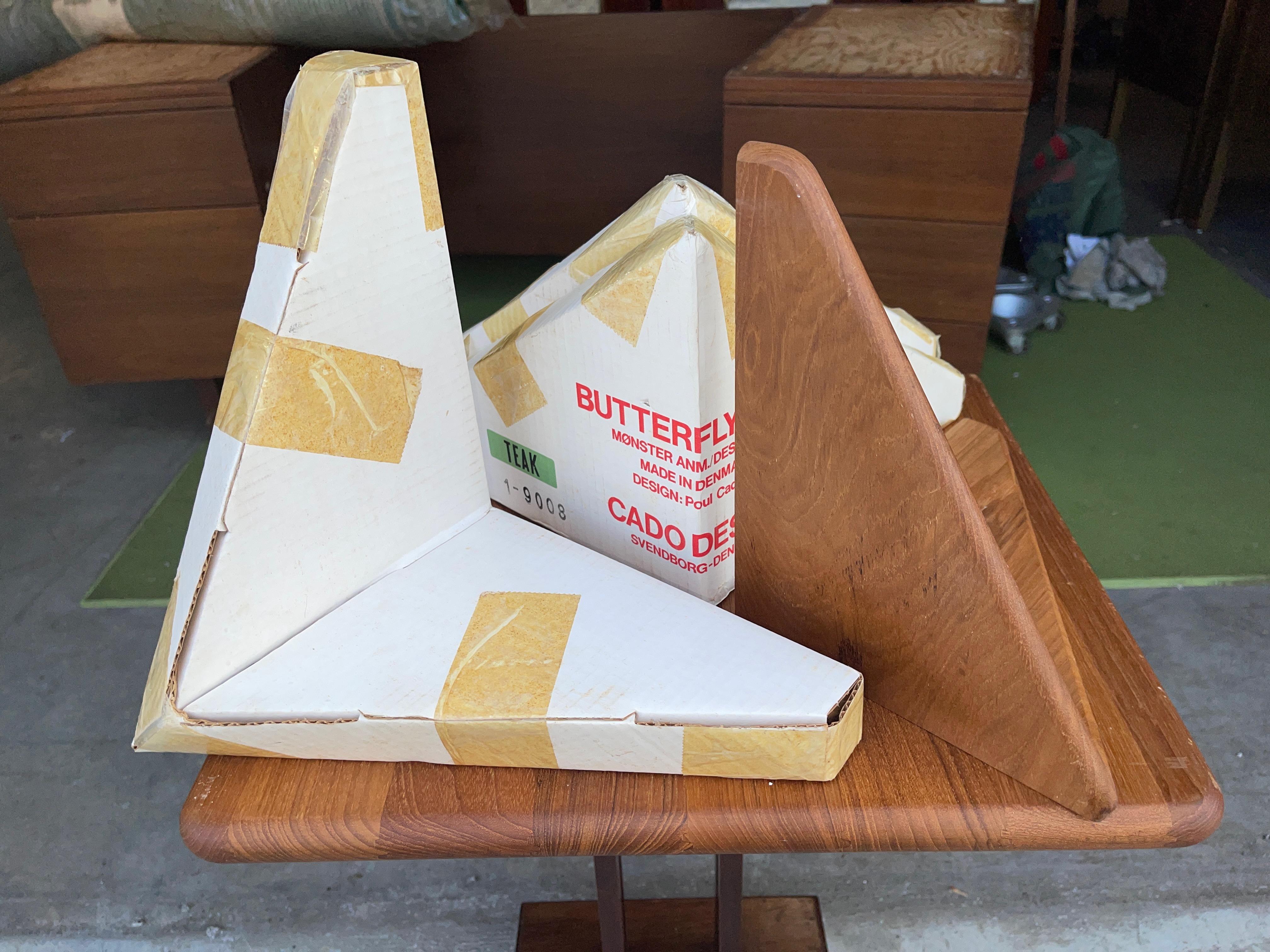 Scandinavo moderno CADO Teak Butterfly Wall Shelves Set of 4 (NOS) in vendita