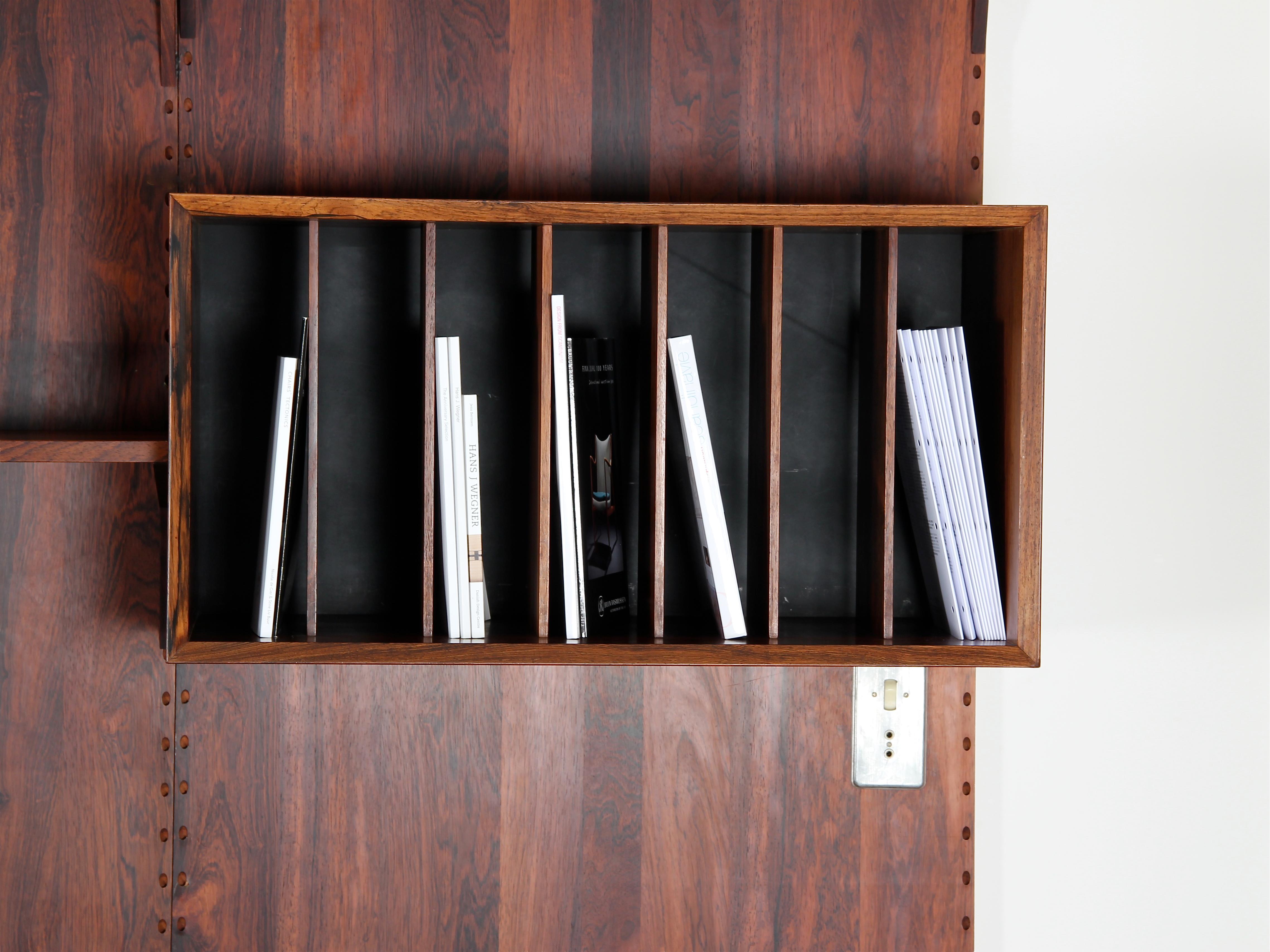 Cado Wall rosewood shelving unit by Poul Cadovious In Good Condition For Sale In Courbevoie, FR