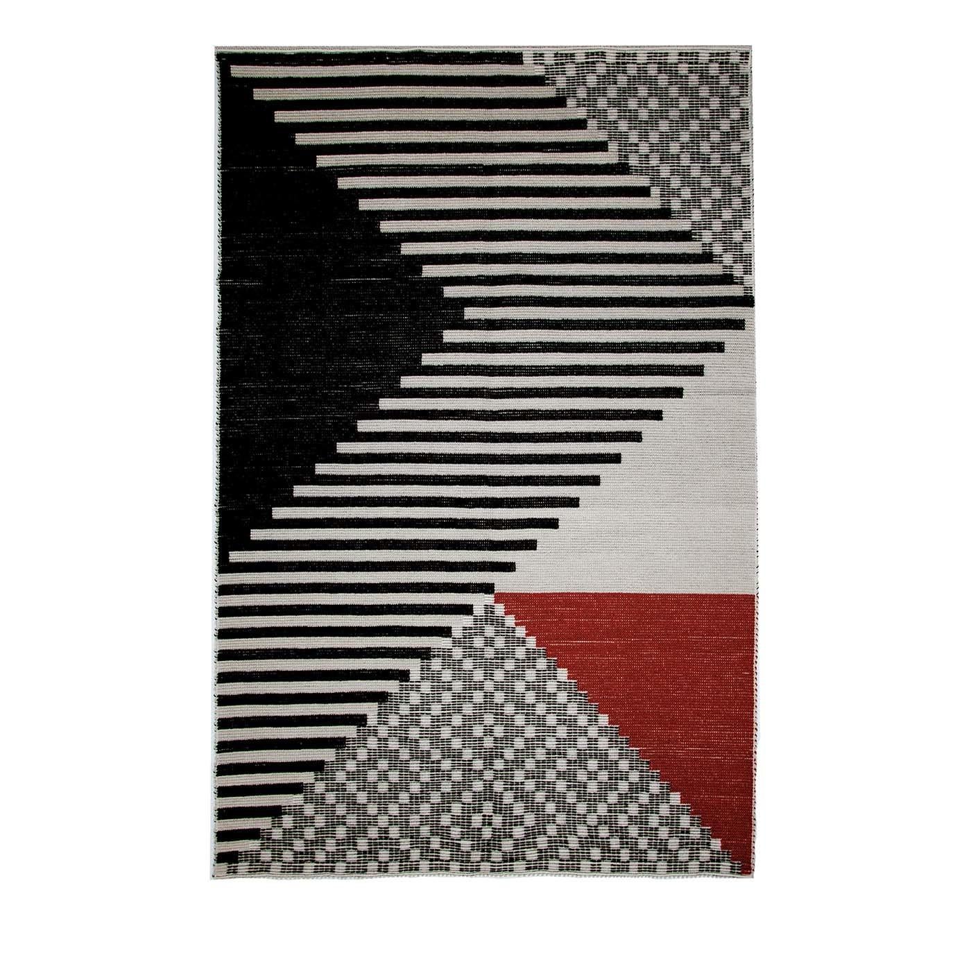 Dieser exquisite Teppich aus natürlicher sardischer Wolle wurde von Inveloveritas exklusiv für Extroverso entworfen und von Mariantonia Urru auf einem Webstuhl in traditioneller sardischer Pibiones- und Litzos-Technik handgefertigt. Dreieckige