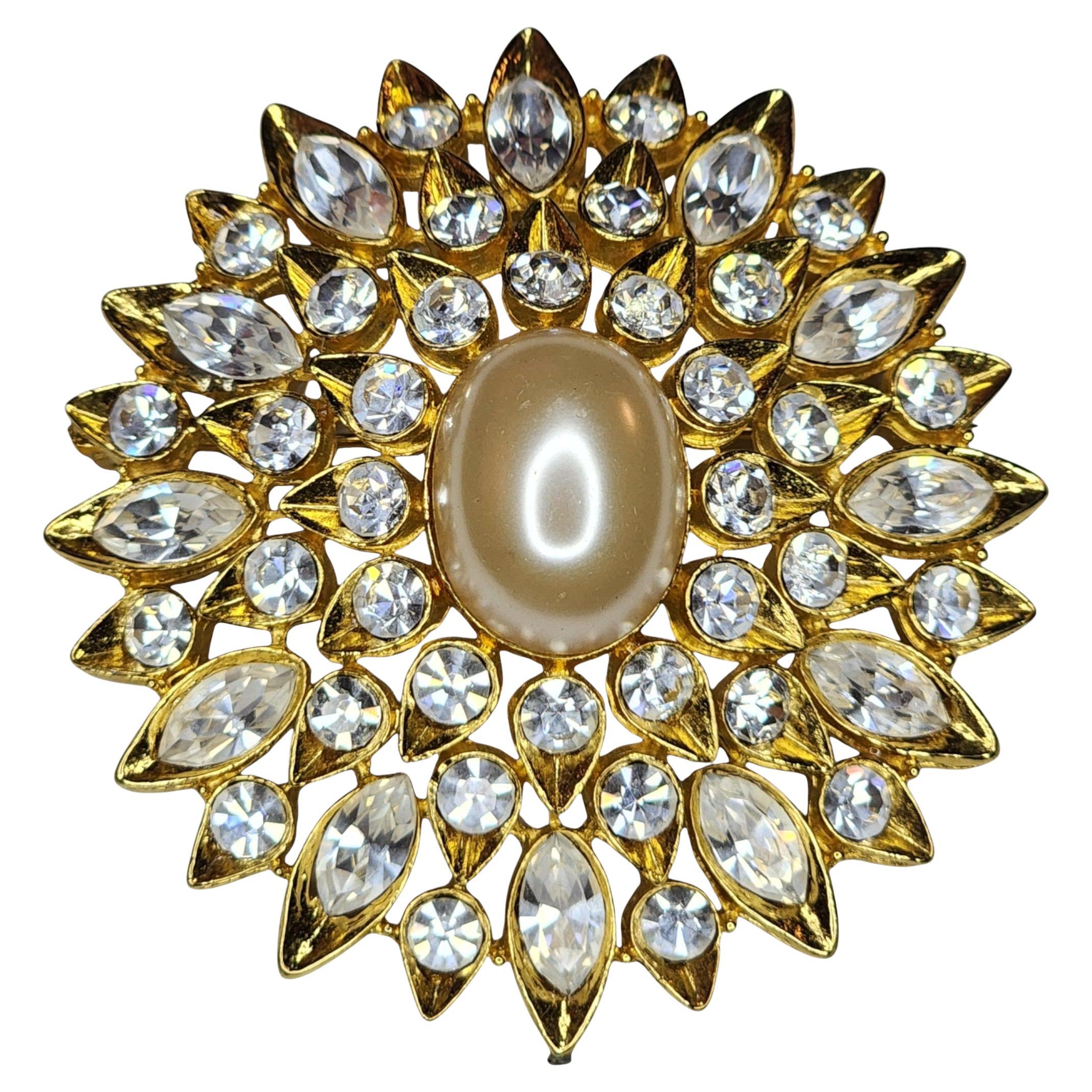 Cadoro Broche circular de perlas de imitación y brillantes dorados en venta