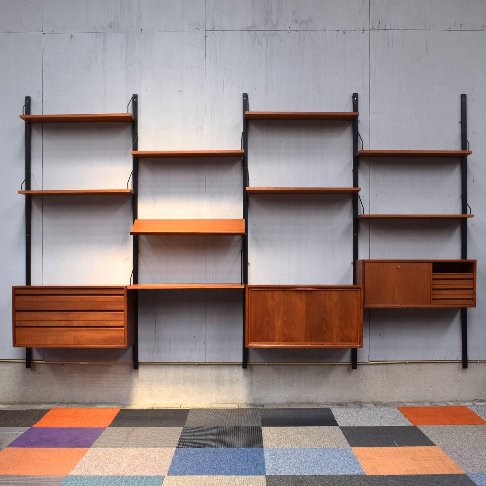 The wall unit is modular and therefore it can be arranged to your own preference. It can also be extended with other parts from the Royal series.
This unit features a much wanted angled lecture shelve.

Designer: Poul Cadovius

Manufacturer: