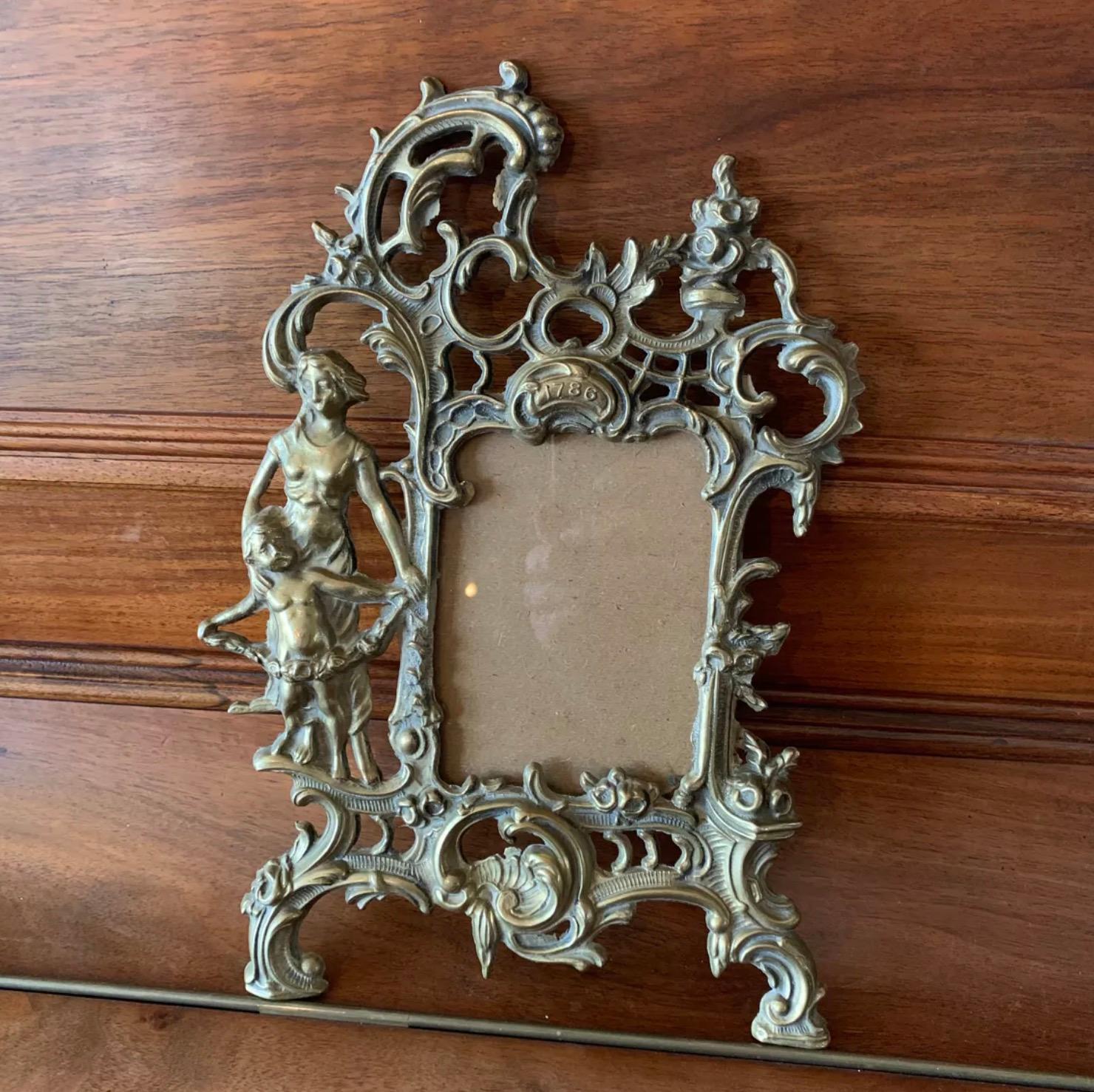 Rococo Cadre rocaille en laiton For Sale