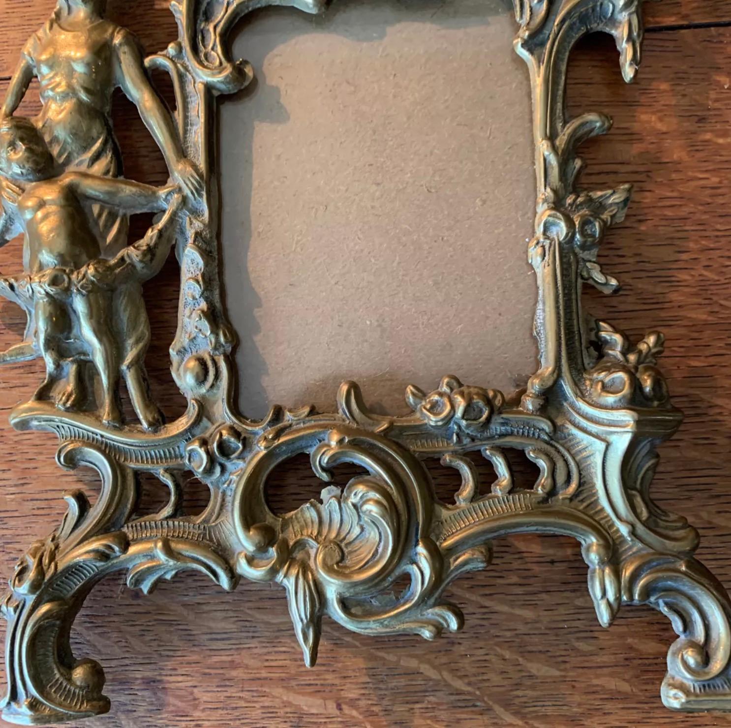 Carved Cadre rocaille en laiton For Sale
