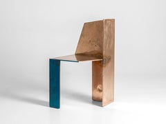 Cadrega – Moderner Bronzestuhl mit blauen Details, hergestellt in Italien von HESSENTIA