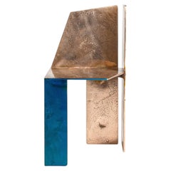 Cadrega – Moderner Bronzestuhl mit blauen Details, hergestellt in Italien von HESSENTIA