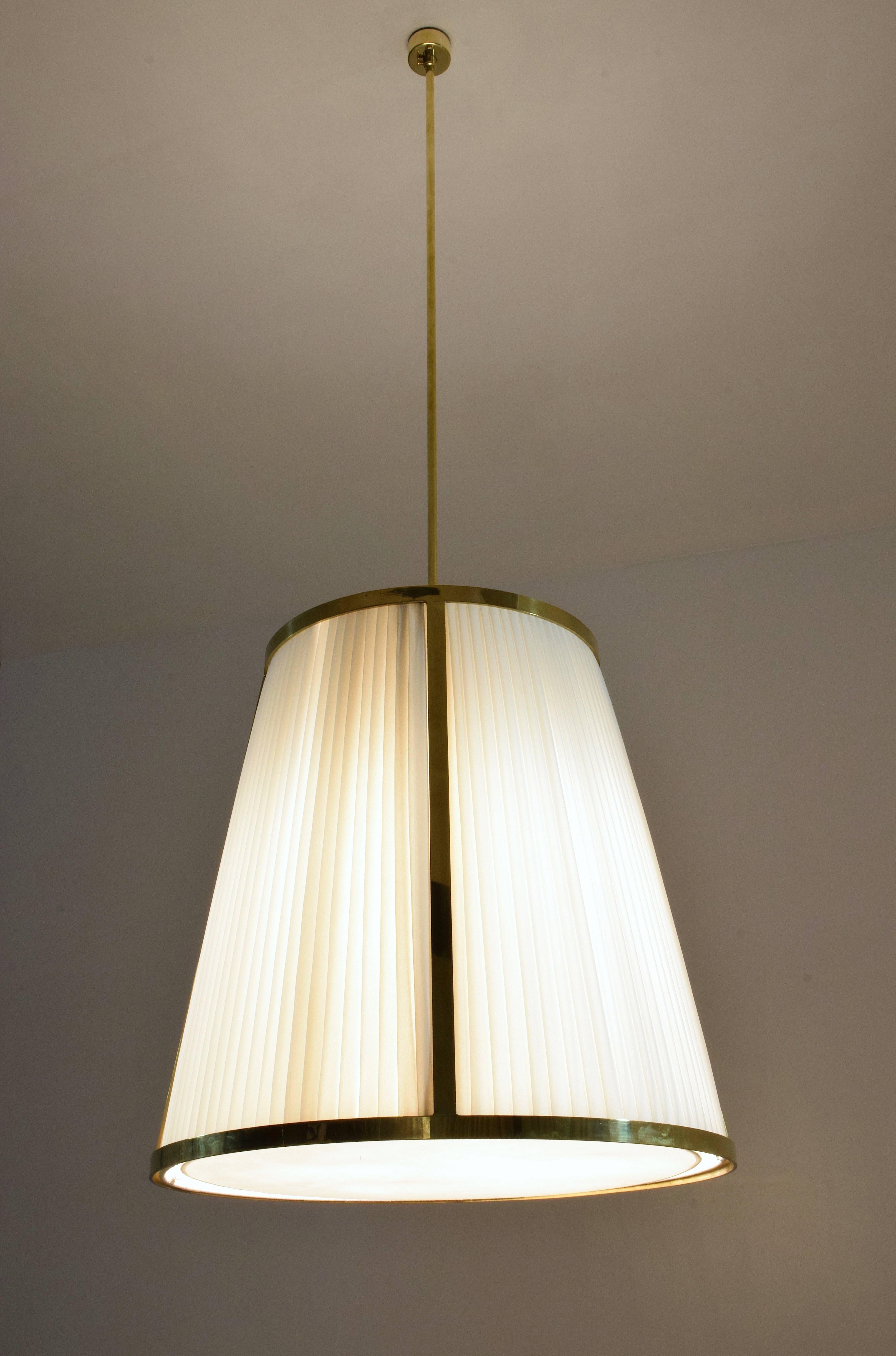 Lucidato Caeli-S1 Lampada a sospensione monumentale in ottone, Collezione Flow in vendita
