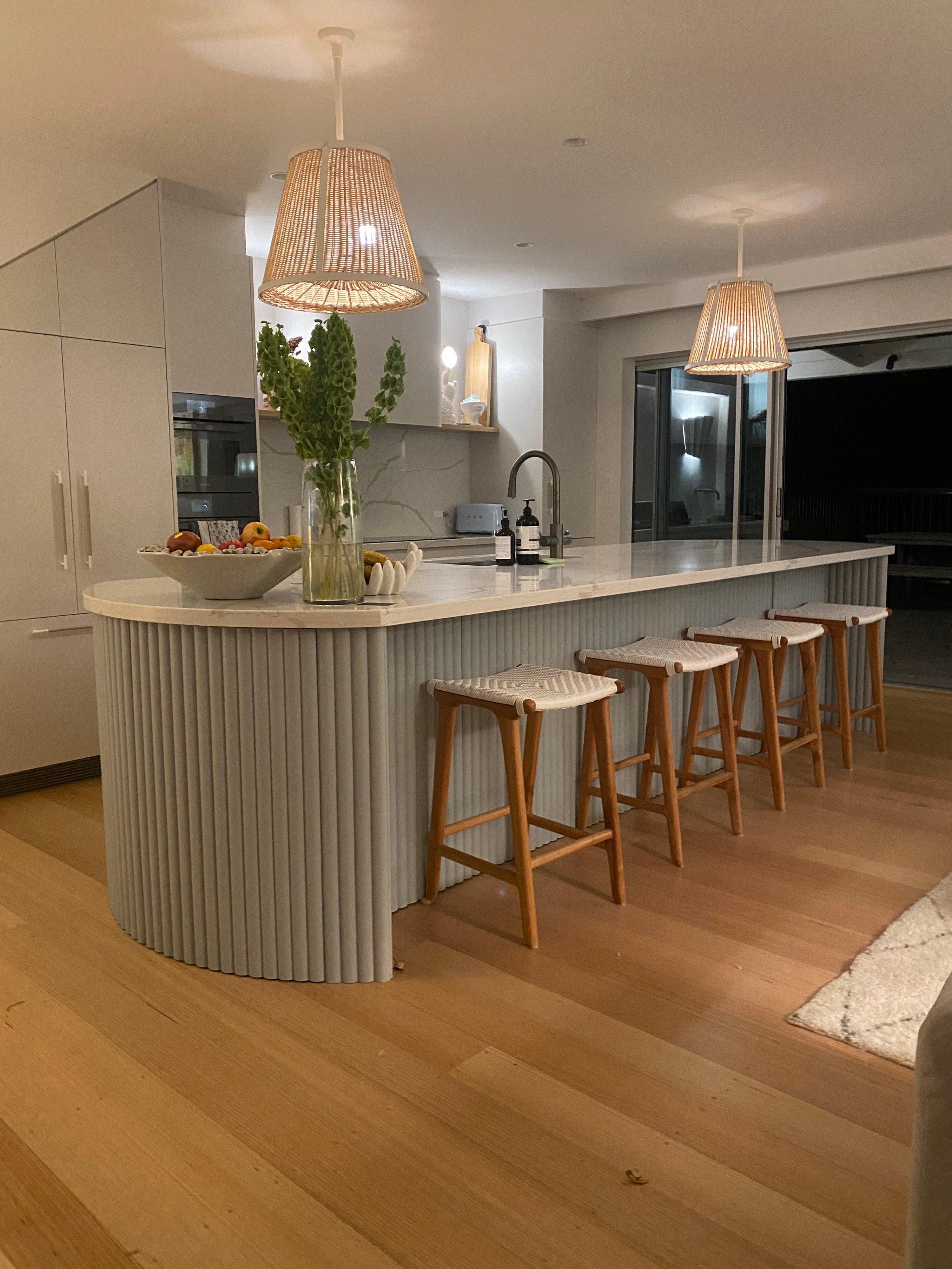Caeli-S Apparecchio a sospensione in ottone artigianale in rattan, Collezione Flow in vendita 3