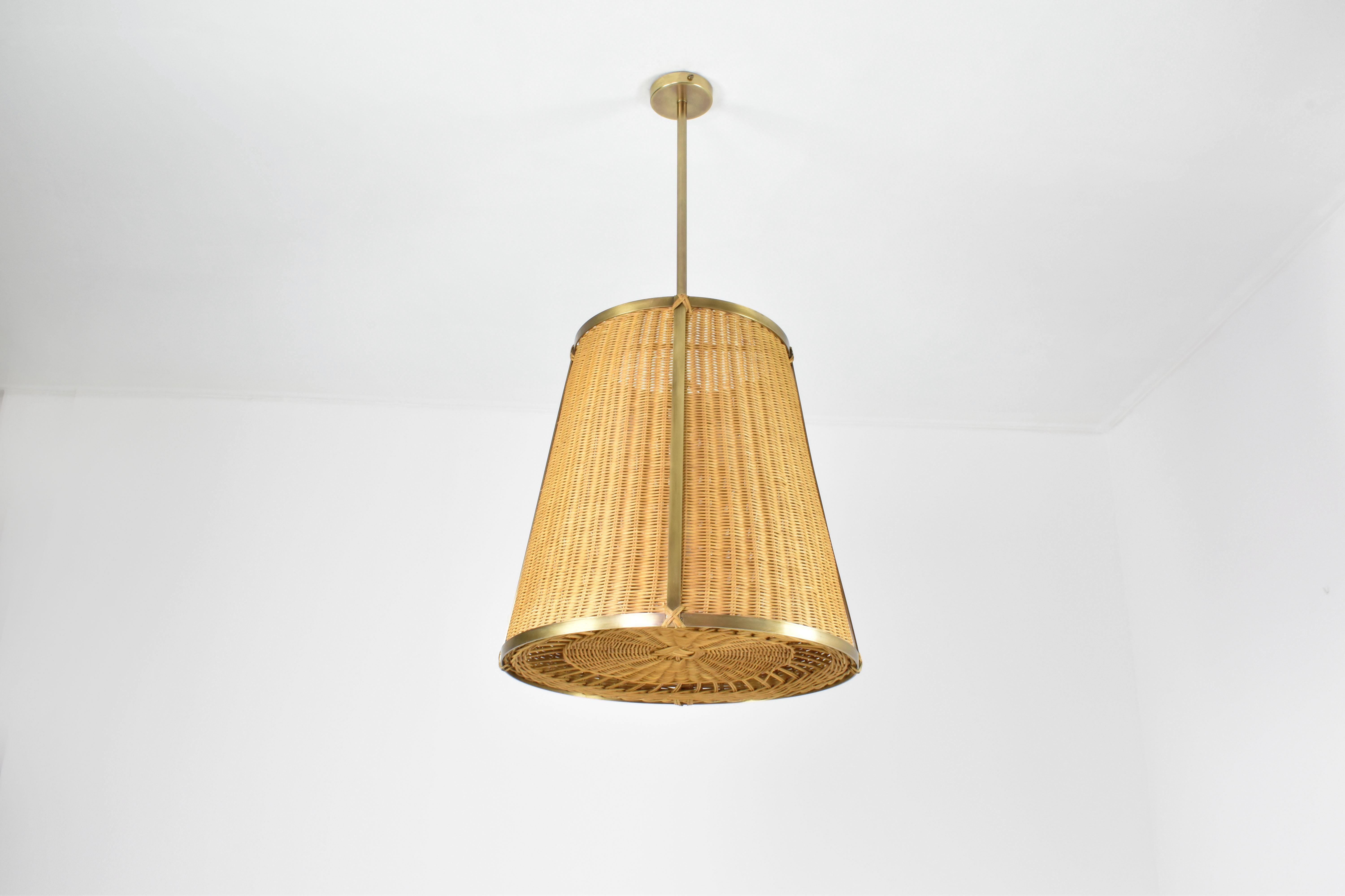 Caeli-SD Handcrafted Brass Rattan Pendant Light Fixture, Flow Collection In New Condition For Sale In Paris, FR