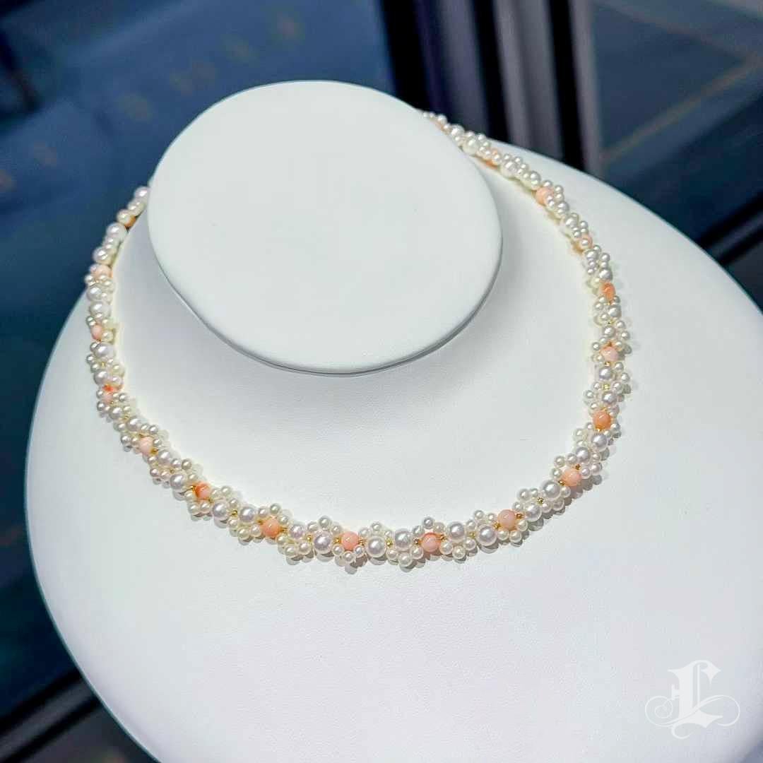 【Caelmare】 Aurora Baby Akoya Pearl & Momo Coral Necklace For Sale 4