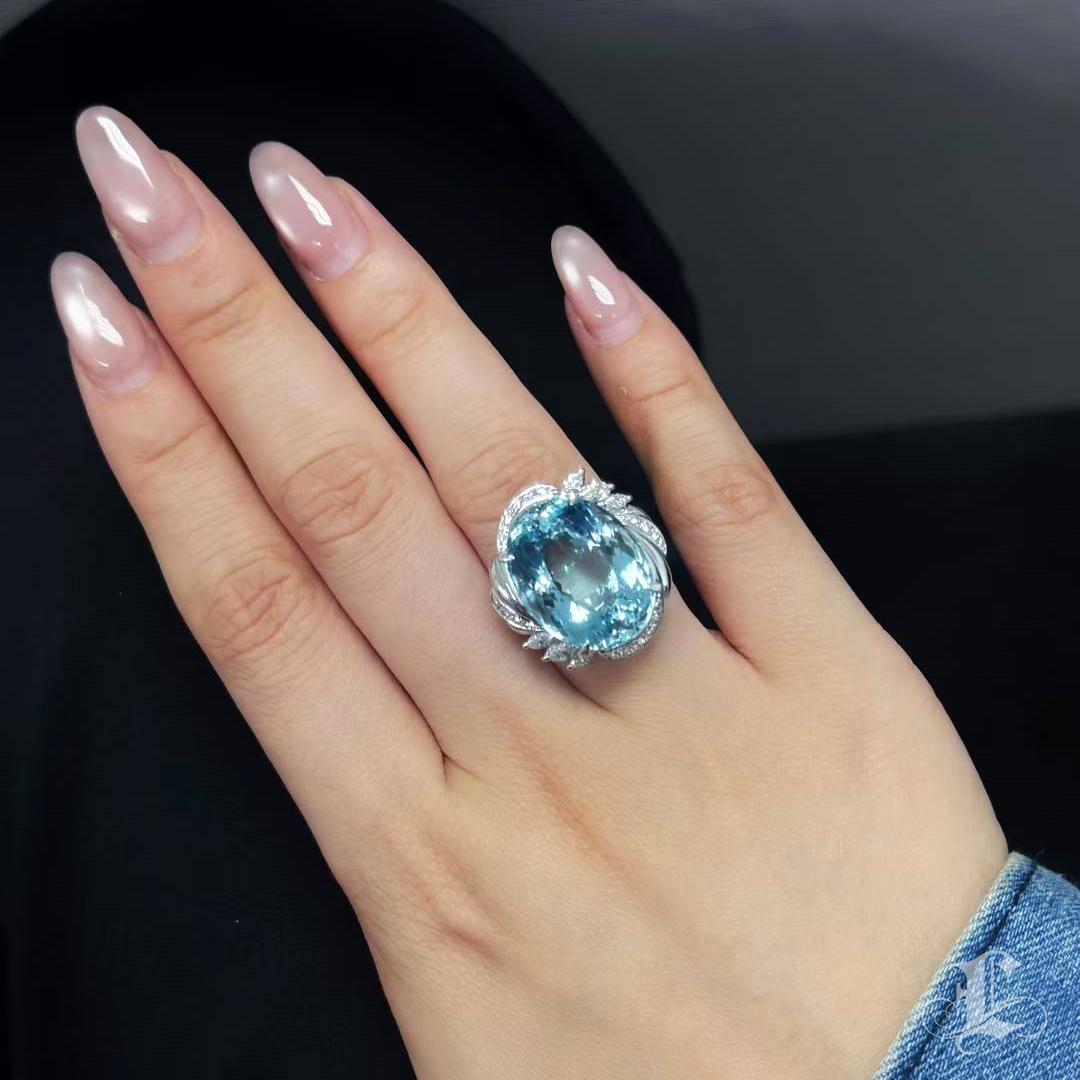 Brilliant Cut 【Énigma】Radiant Saint Maria Blue 18.43ct Aquamarine Diamond Cocktail Ring For Sale
