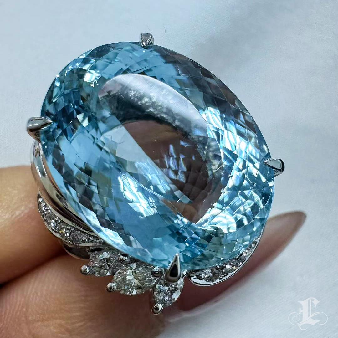 Women's 【Énigma】Radiant Saint Maria Blue 18.43ct Aquamarine Diamond Cocktail Ring For Sale