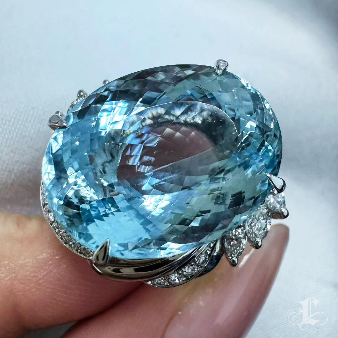 【Énigma】Radiant Saint Maria Blue 18.43ct Aquamarine Diamond Cocktail Ring For Sale 2