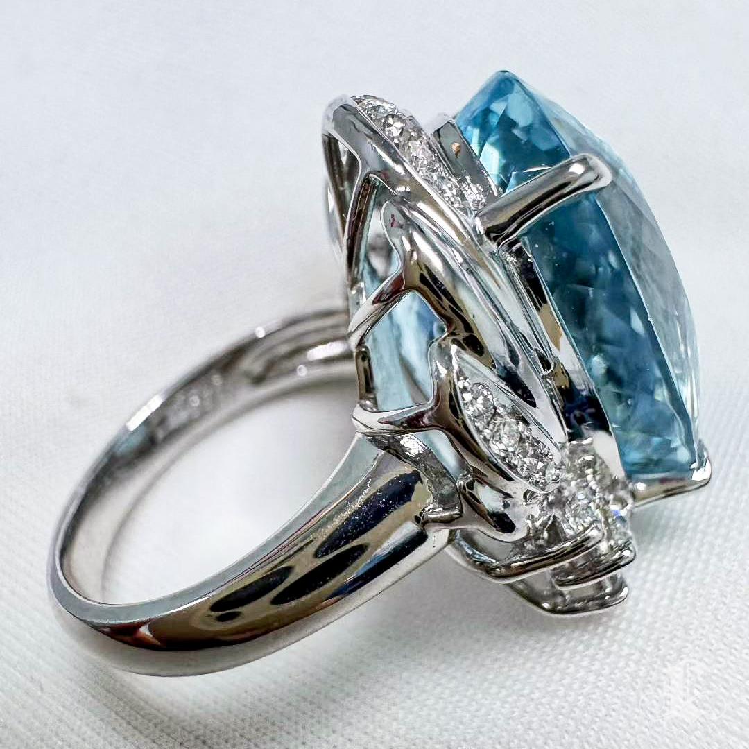 【Énigma】Radiant Saint Maria Blue 18.43ct Aquamarine Diamond Cocktail Ring For Sale 3