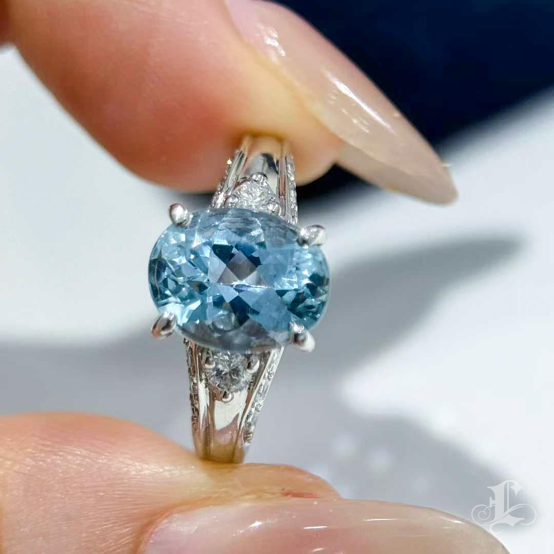 Anello in platino con acquamarina blu e diamanti Santa Maria da 2,46 carati In condizioni Nuovo in vendita a New York, NY