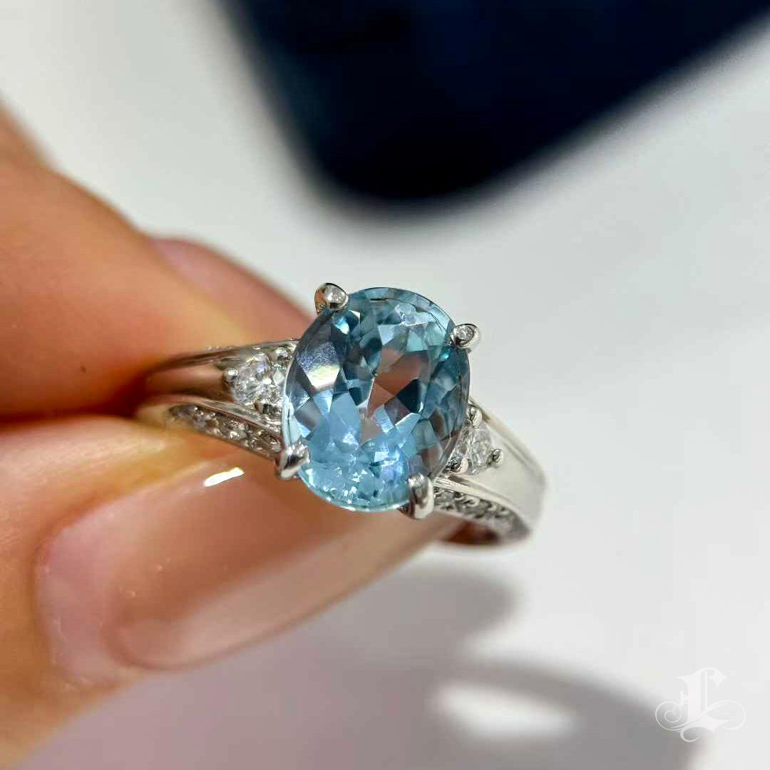 Donna Anello in platino con acquamarina blu e diamanti Santa Maria da 2,46 carati in vendita