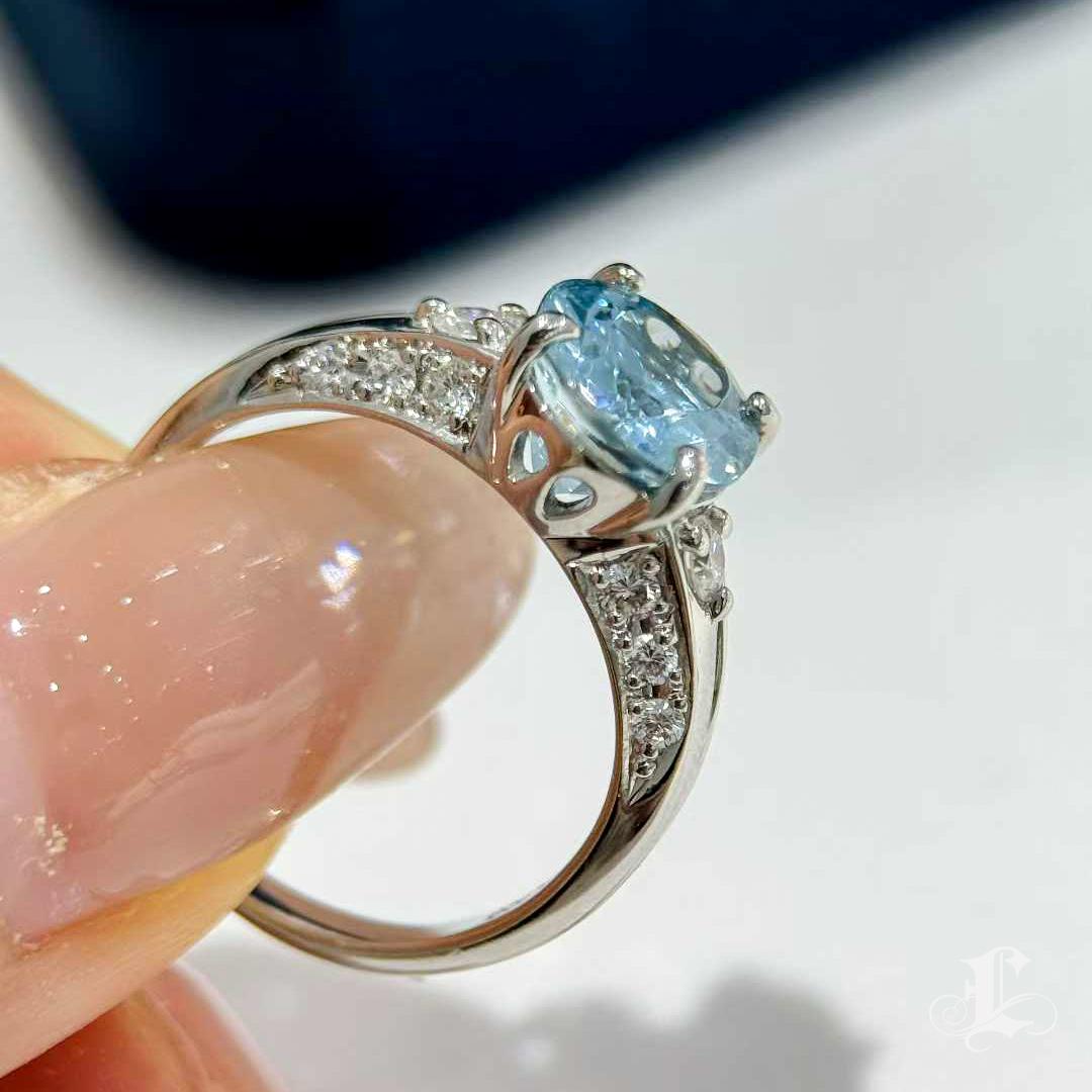 Anello in platino con acquamarina blu e diamanti Santa Maria da 2,46 carati in vendita 2