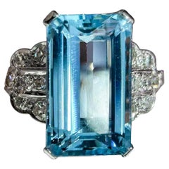 Anello in oro bianco 18k con acquamarina e diamanti da 5,85ct.