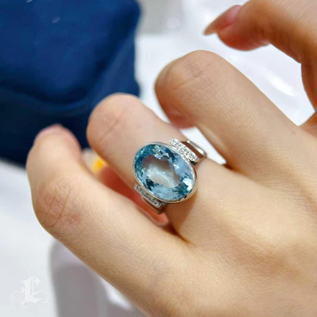 【Caelmare】7.83ct Aquamarin & Diamant Schwerer Platin Ring (Ovalschliff) im Angebot