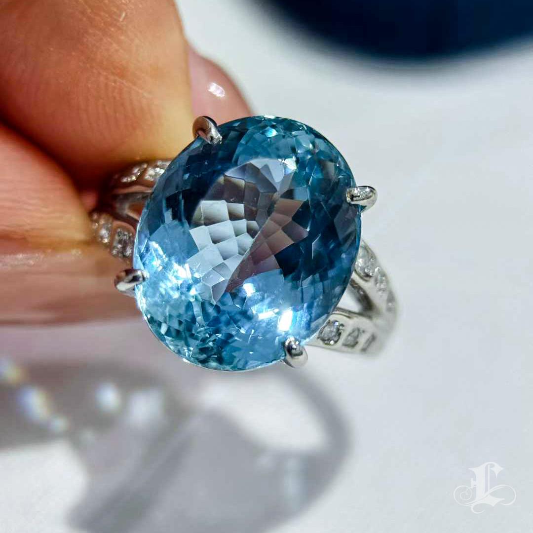 【Caelmare】Anillo de platino con aguamarina azul y diamantes de 8.04 ct Santa María en Nuevo estado para la venta en New York, NY