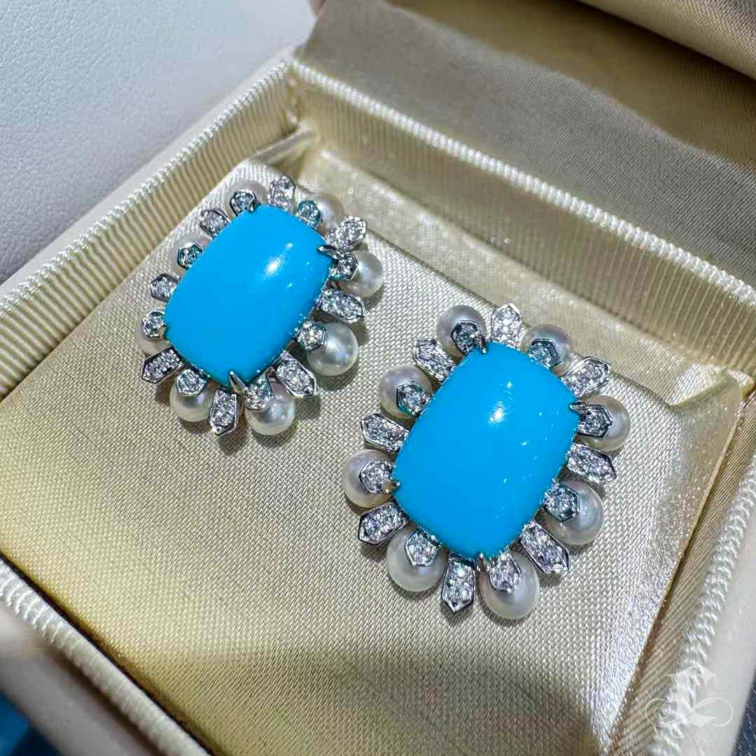 【Caelmare】8.3ct Natural Turquoise, Diamond & Baby Akoya Pearl Halo Earrings Pour femmes en vente